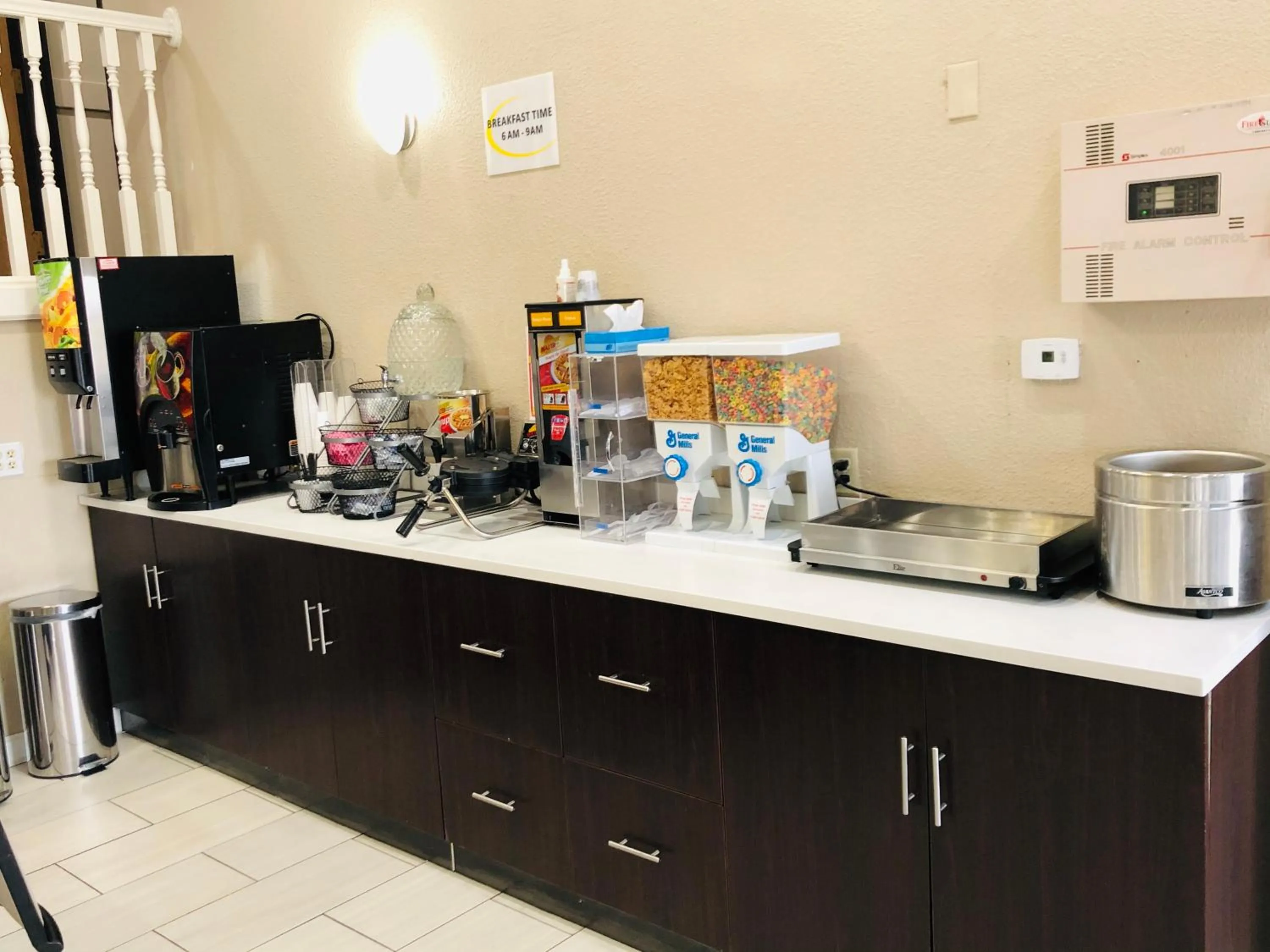 Continental breakfast in Super 8 by Wyndham Omaha SW