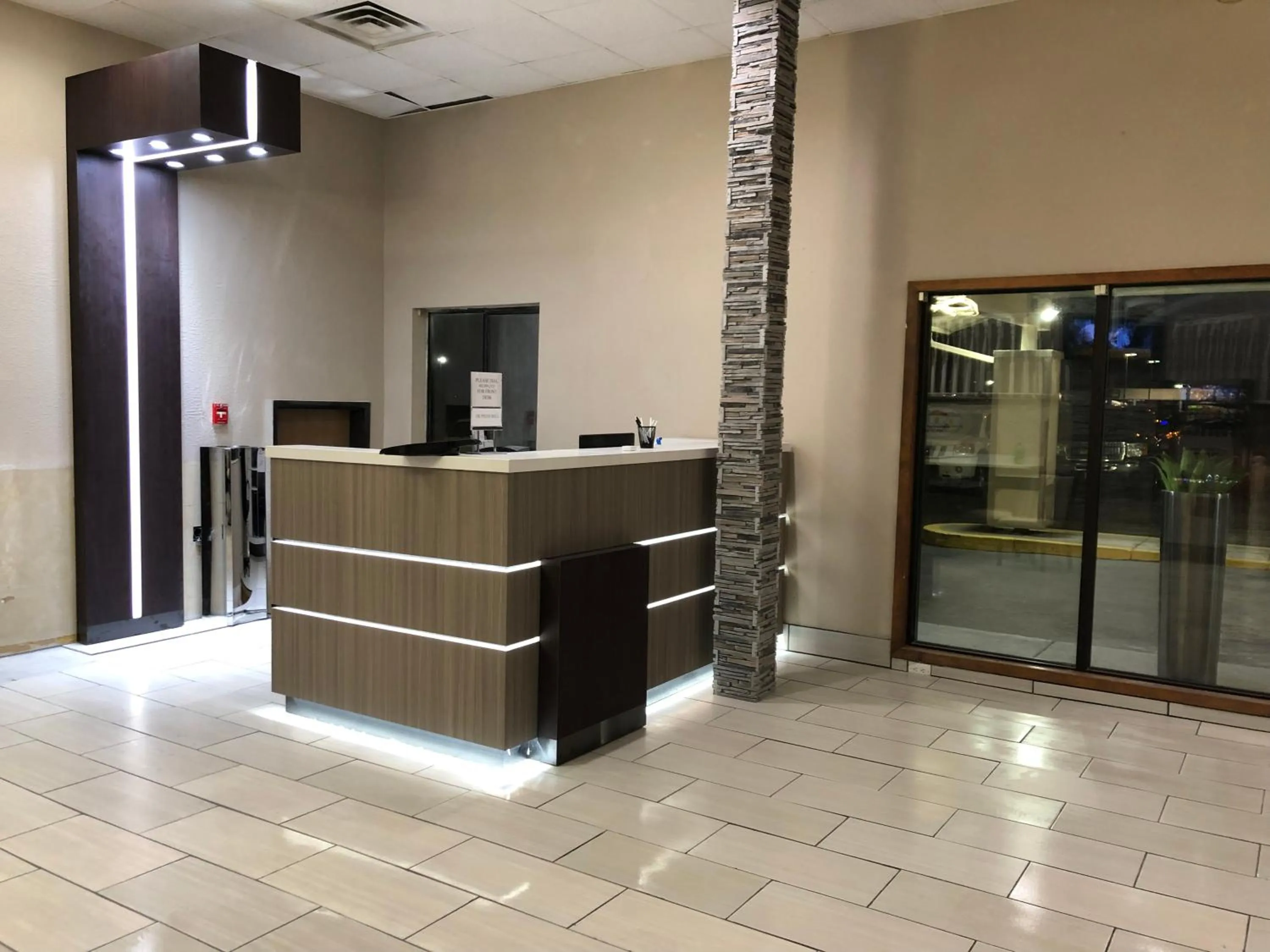 Super 8 by Wyndham Omaha SW