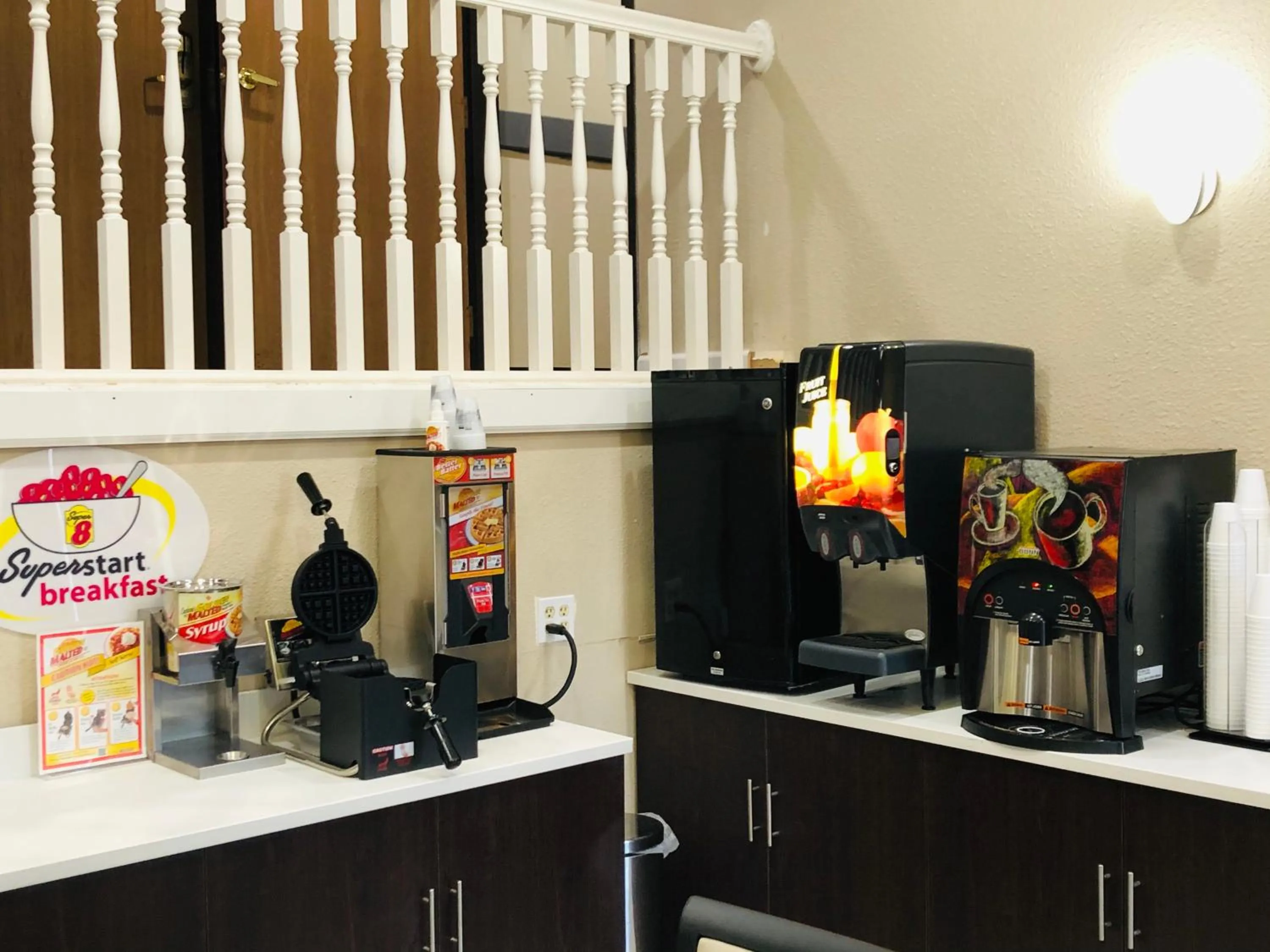 Super 8 by Wyndham Omaha SW