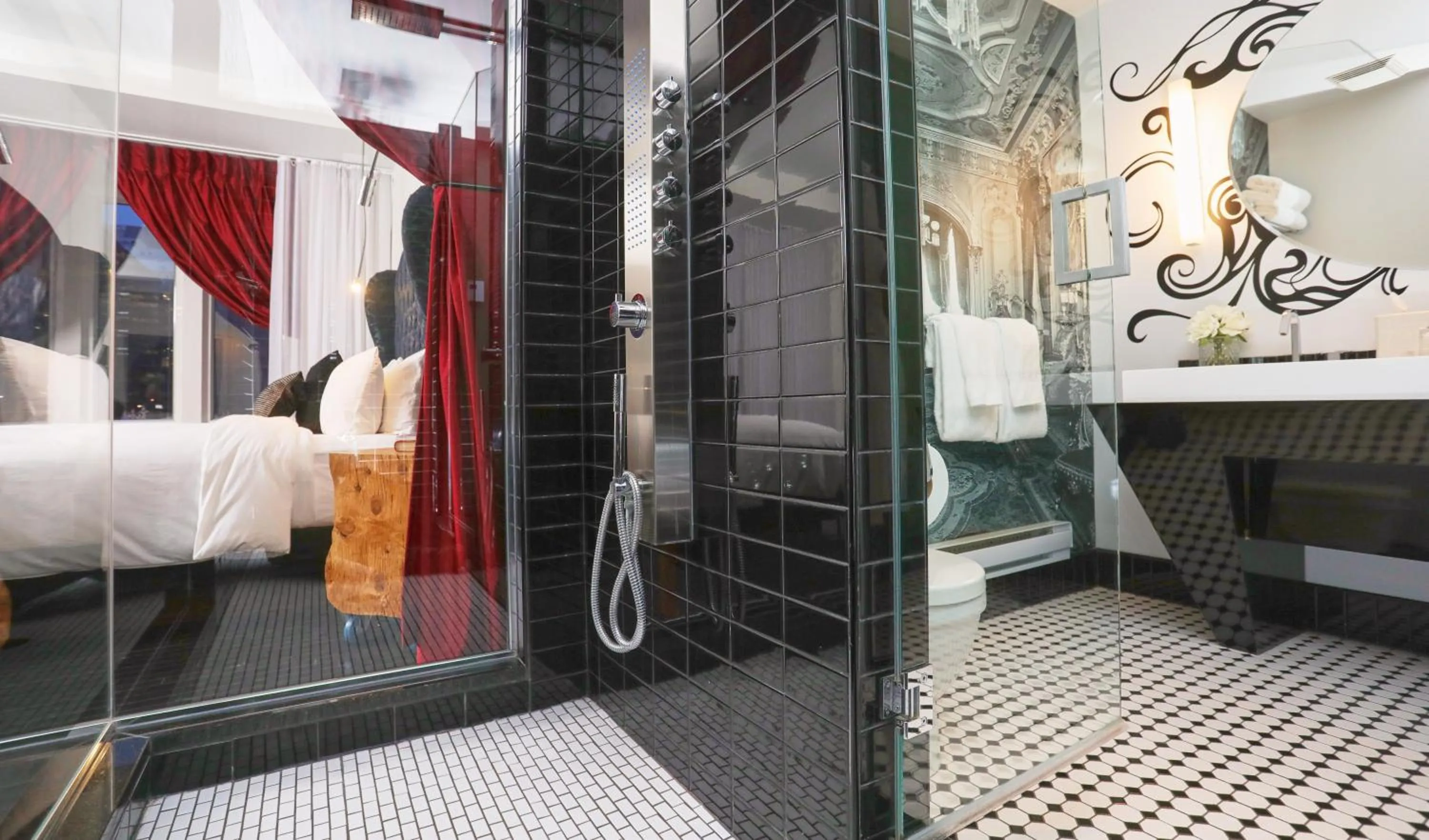 Bathroom, Bed in Hotel Chez Swann