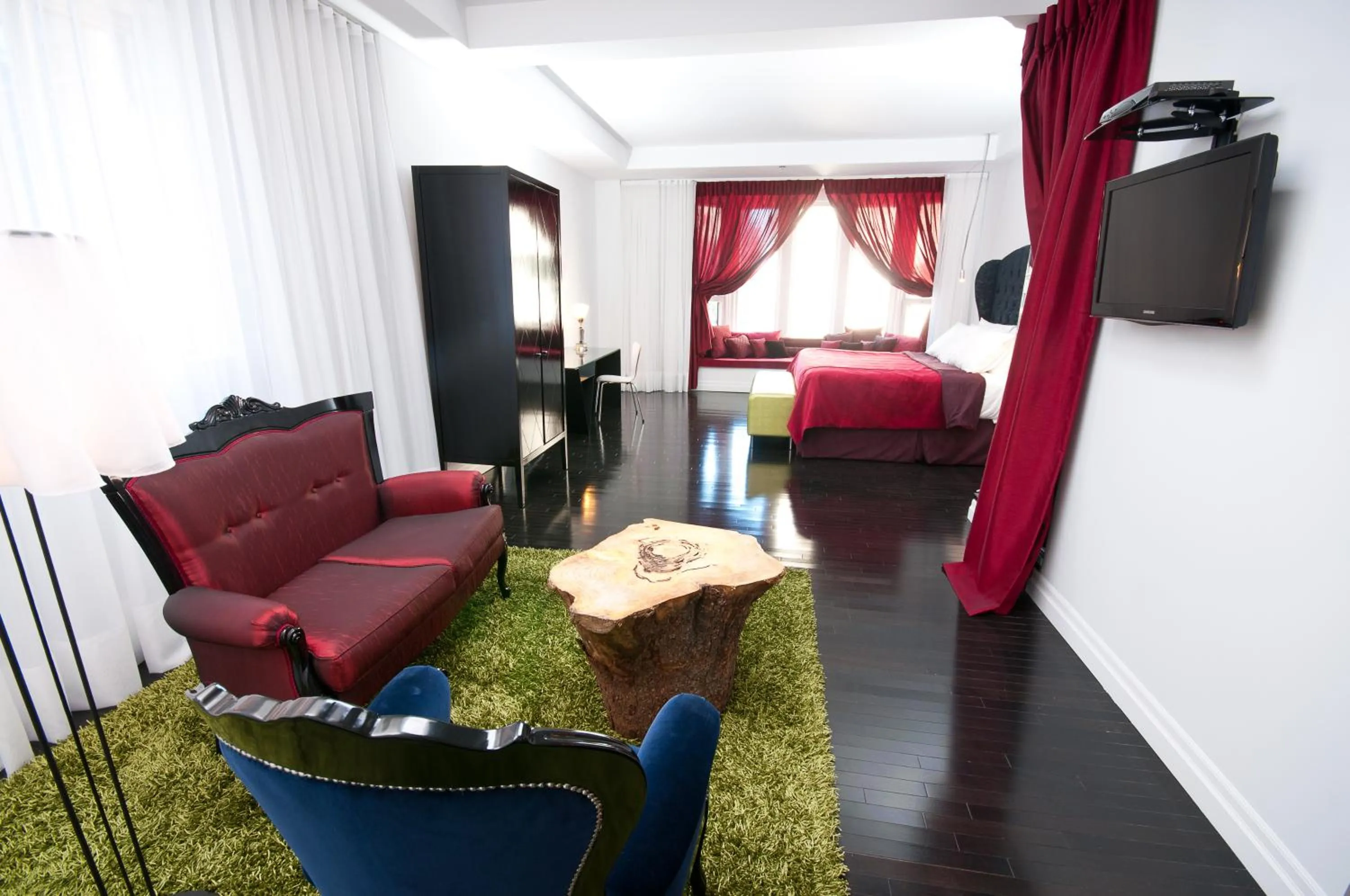 Living room, Bed in Hotel Chez Swann