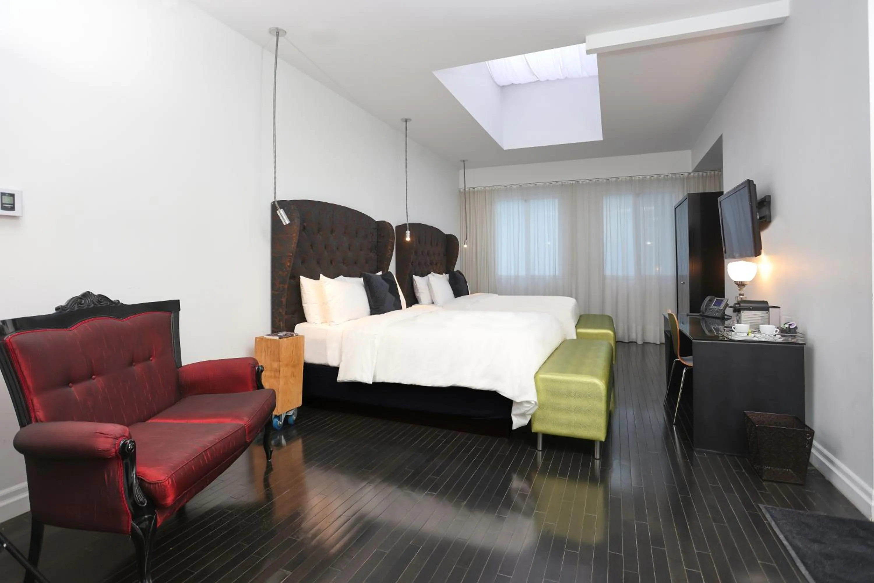 Photo of the whole room, Bed in Hotel Chez Swann