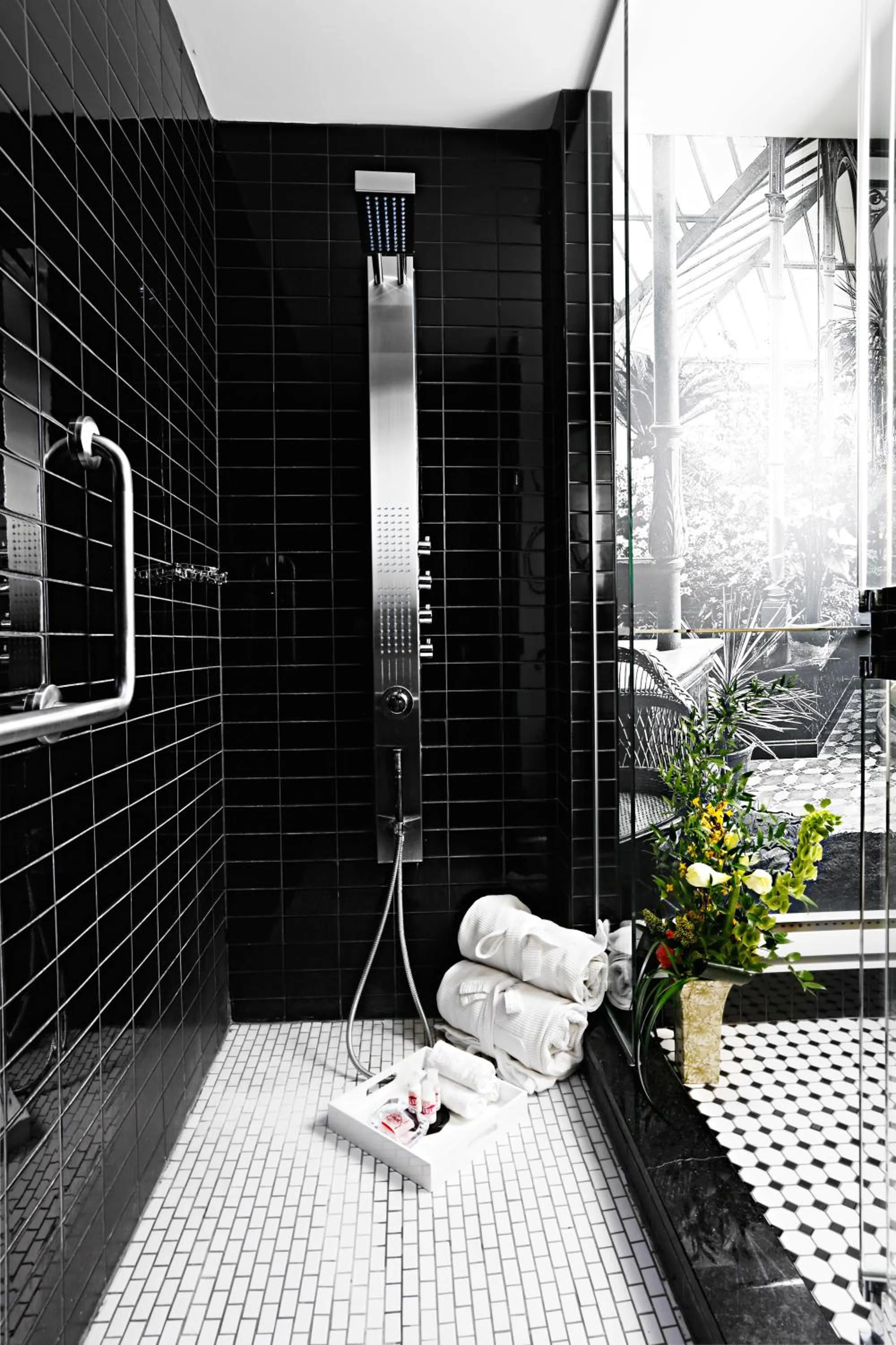 Shower in Hotel Chez Swann