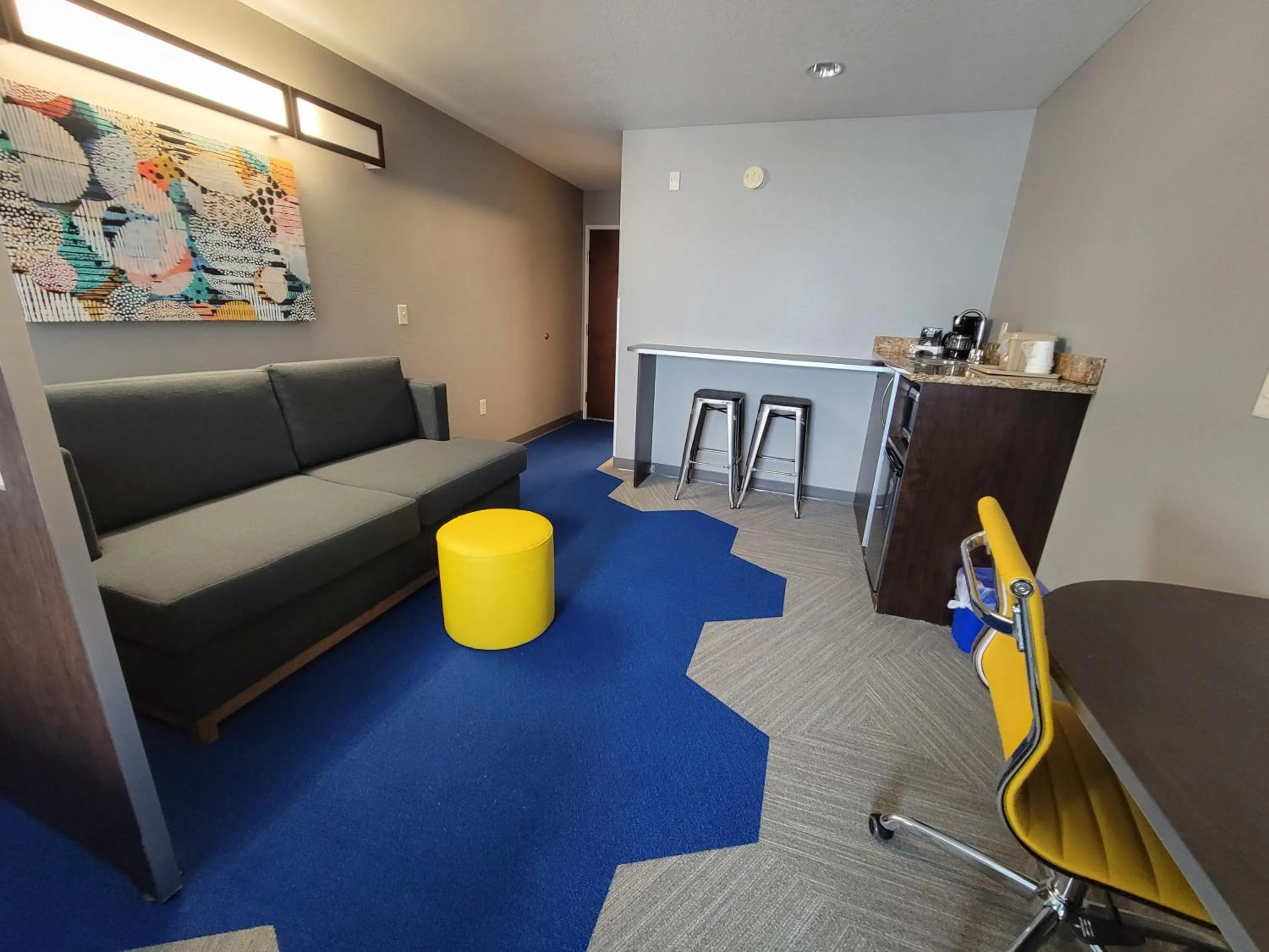 Coffee/tea facilities in Microtel Inn & Suites by Wyndham Bluffs