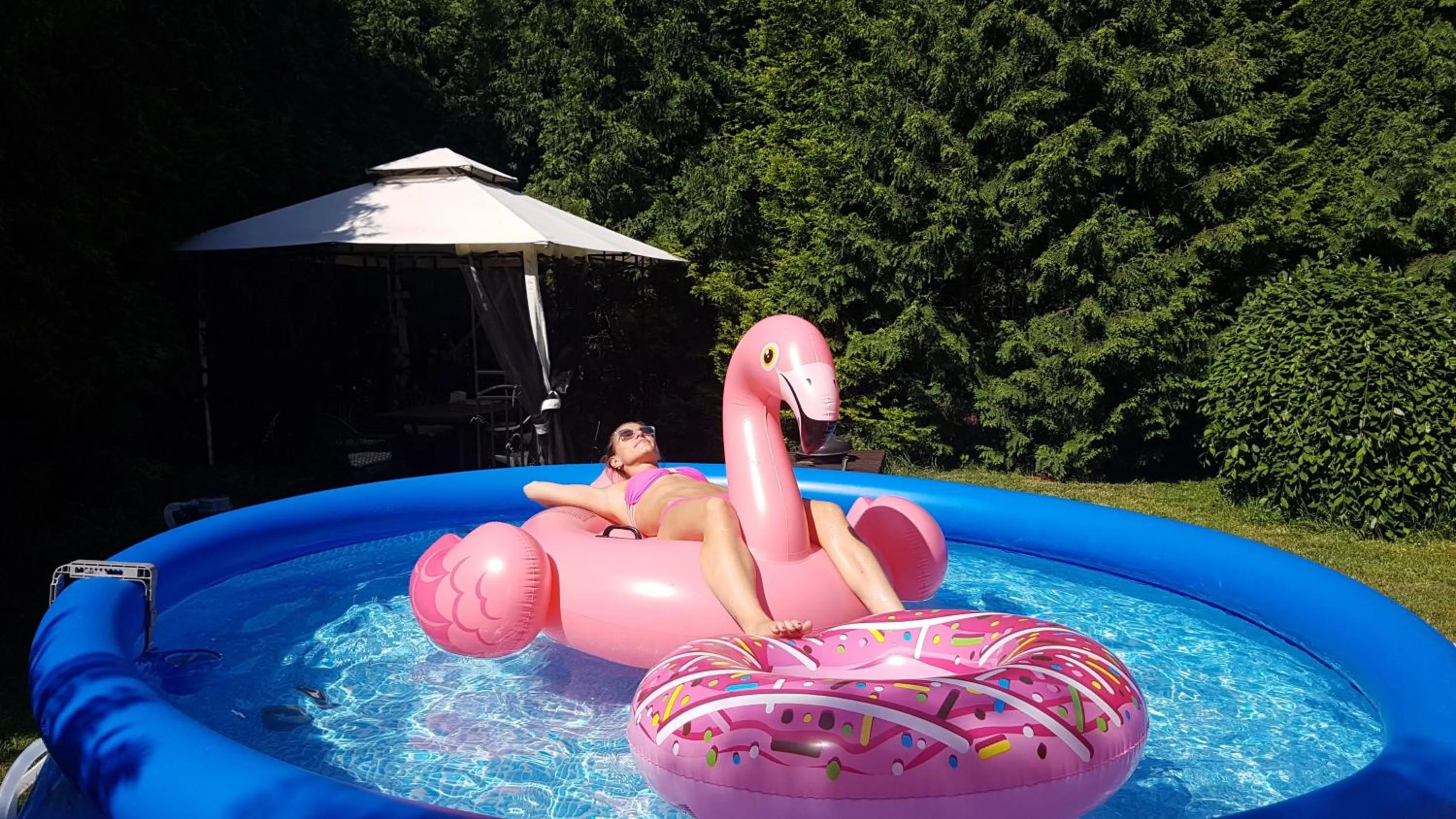Swimming pool in Apartmán s terasou