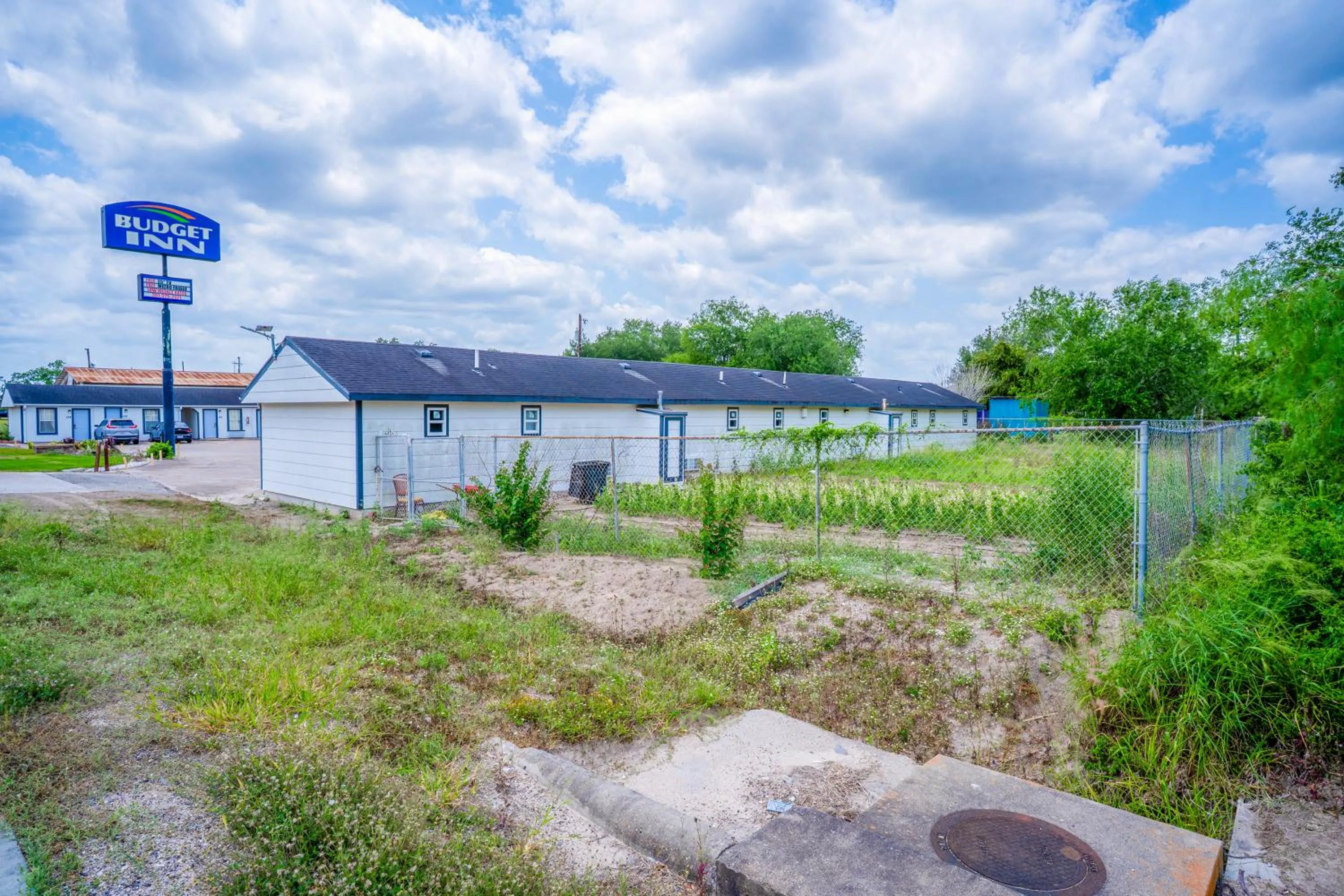 Garden in OYO Budget Inn Falfurrias Hwy 281