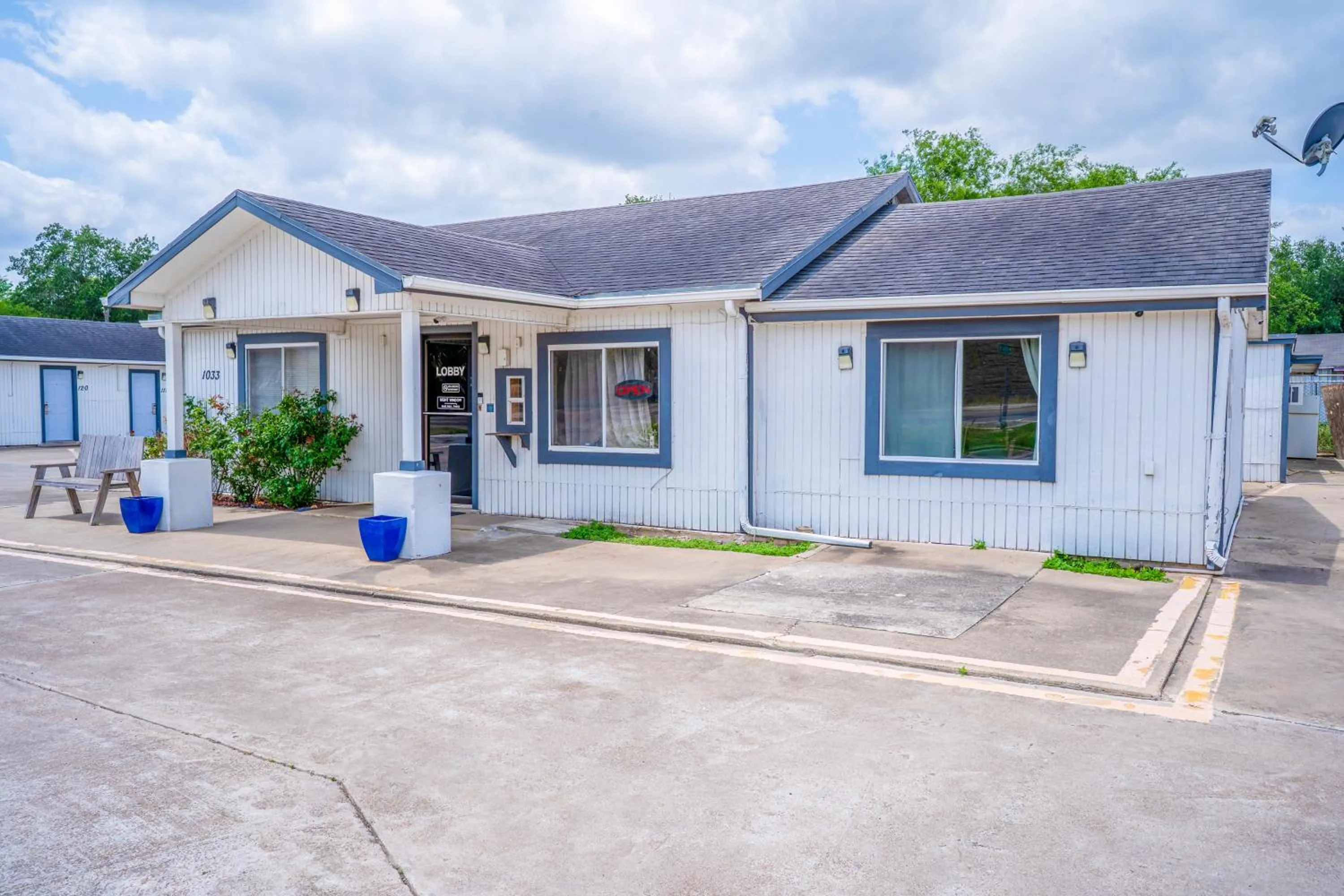 Property building in OYO Budget Inn Falfurrias Hwy 281