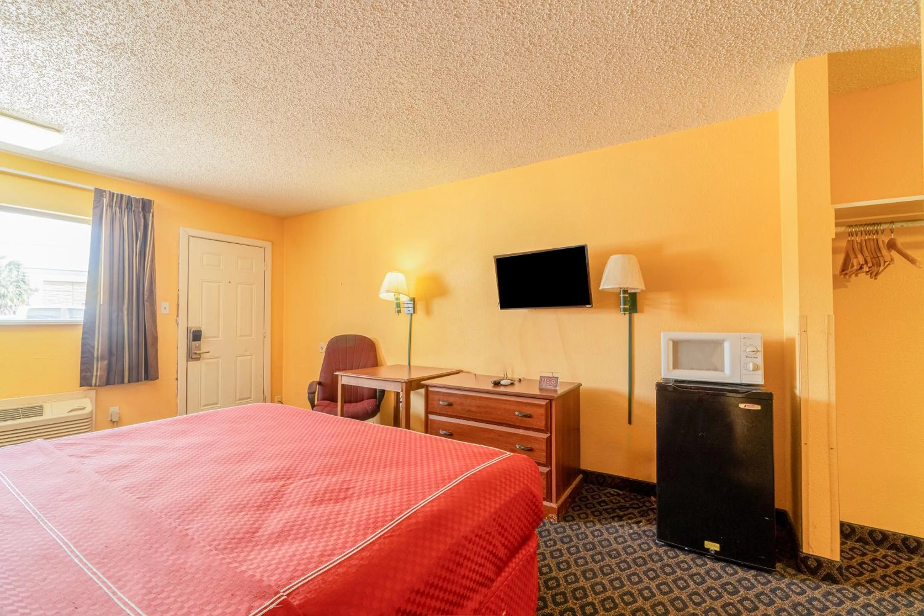 Bedroom, Bed in OYO Budget Inn Falfurrias Hwy 281