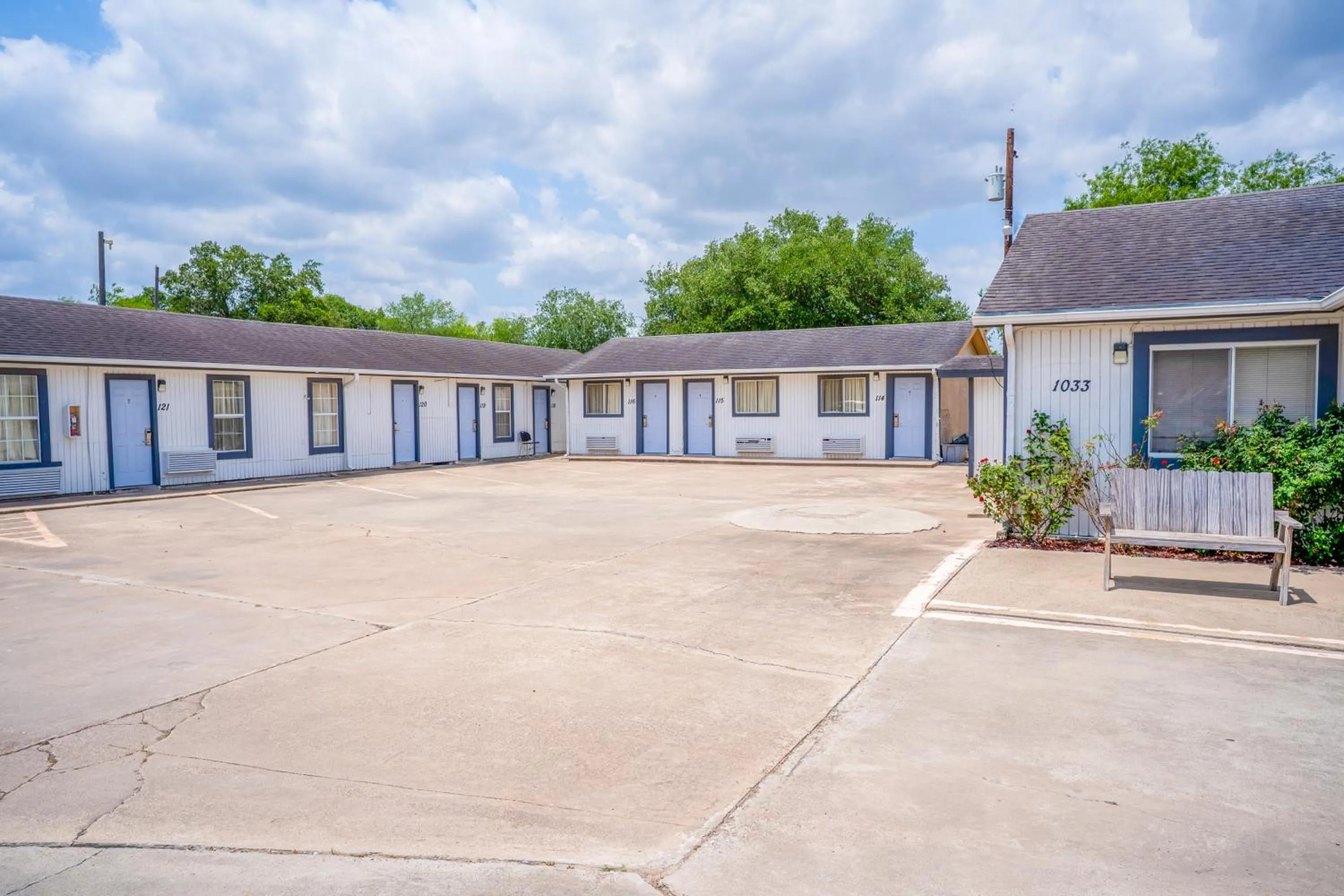 Property building in OYO Budget Inn Falfurrias Hwy 281