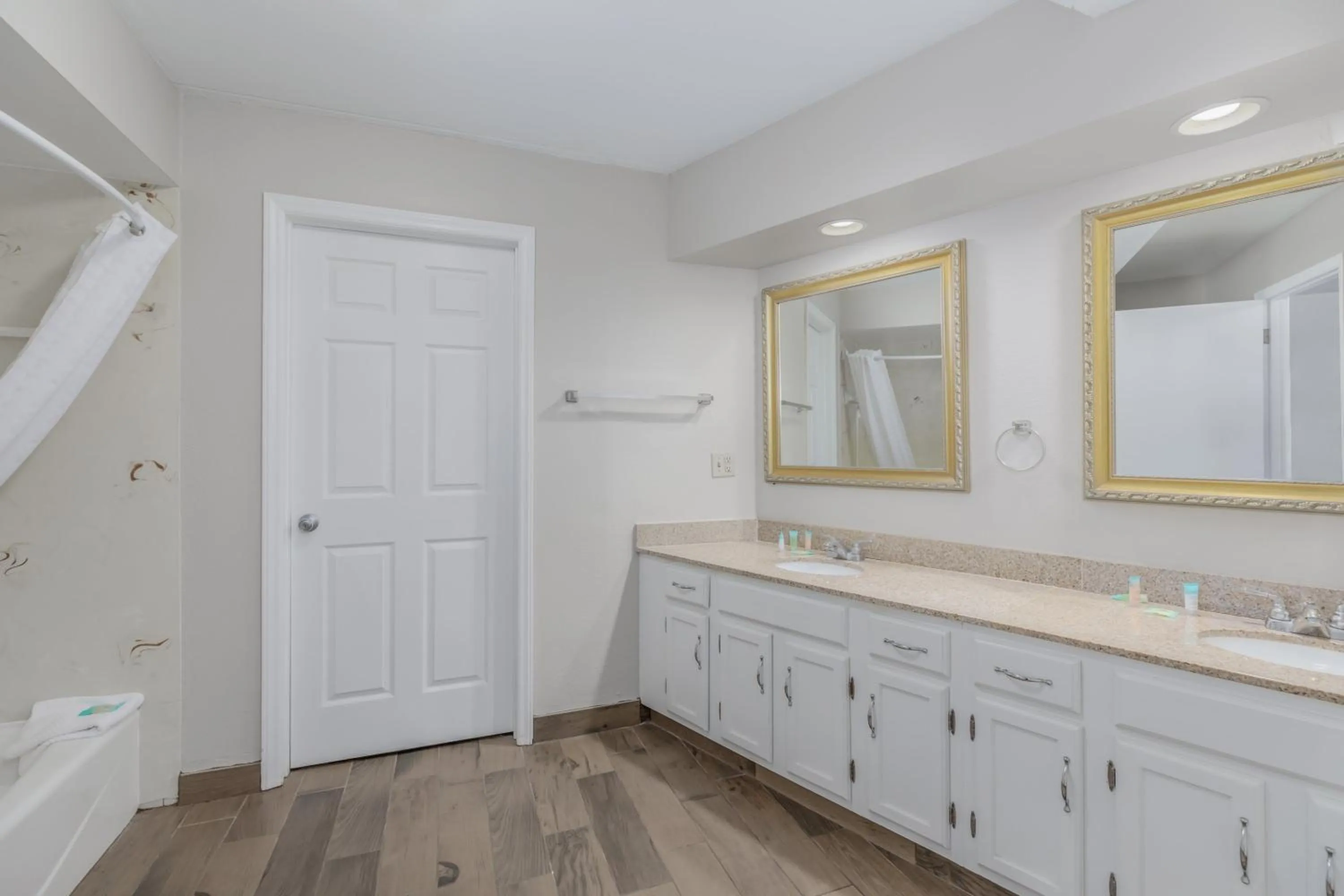 Bathroom in Crossroads Inn & Suites