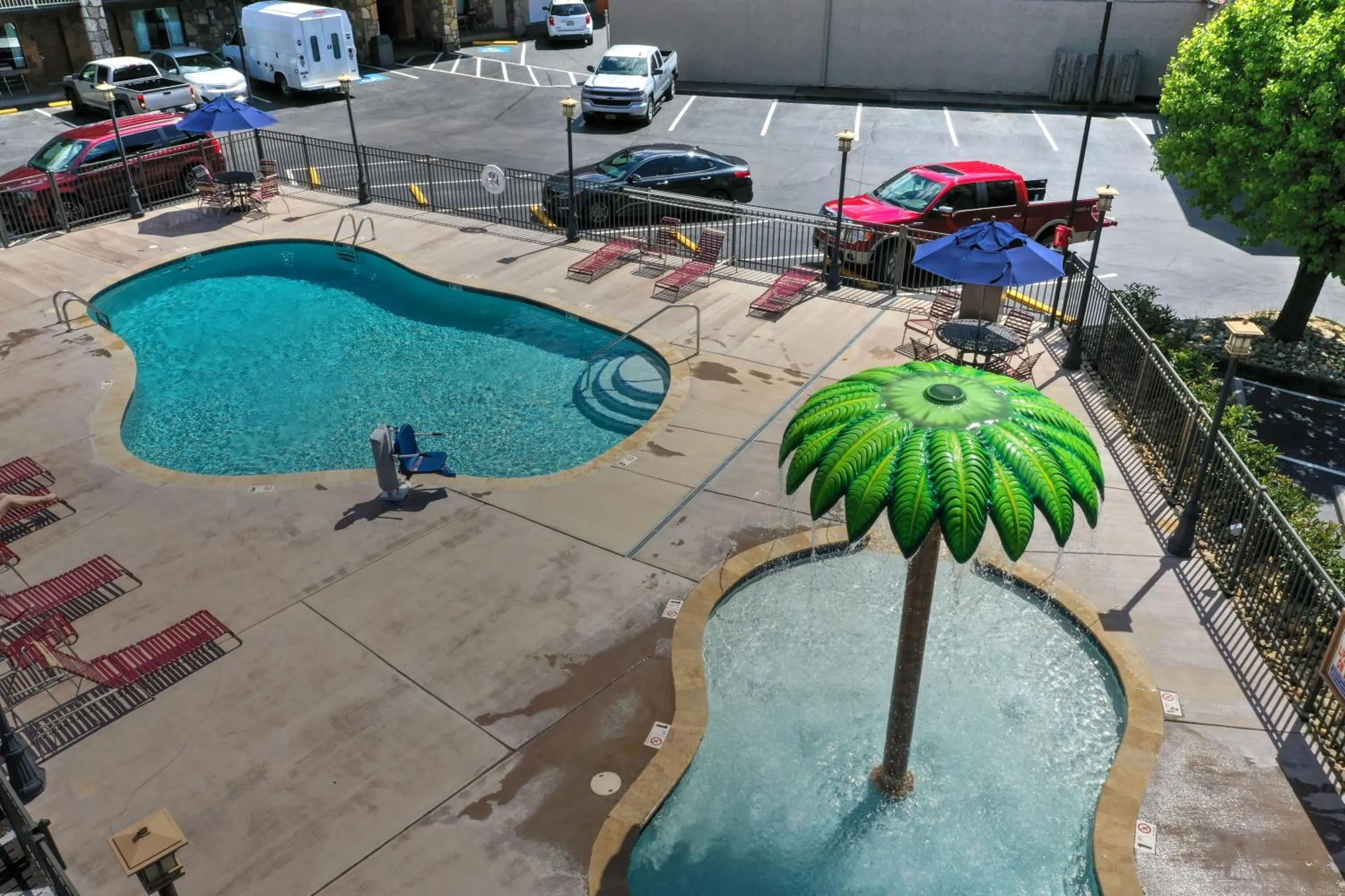 Day in Crossroads Inn & Suites