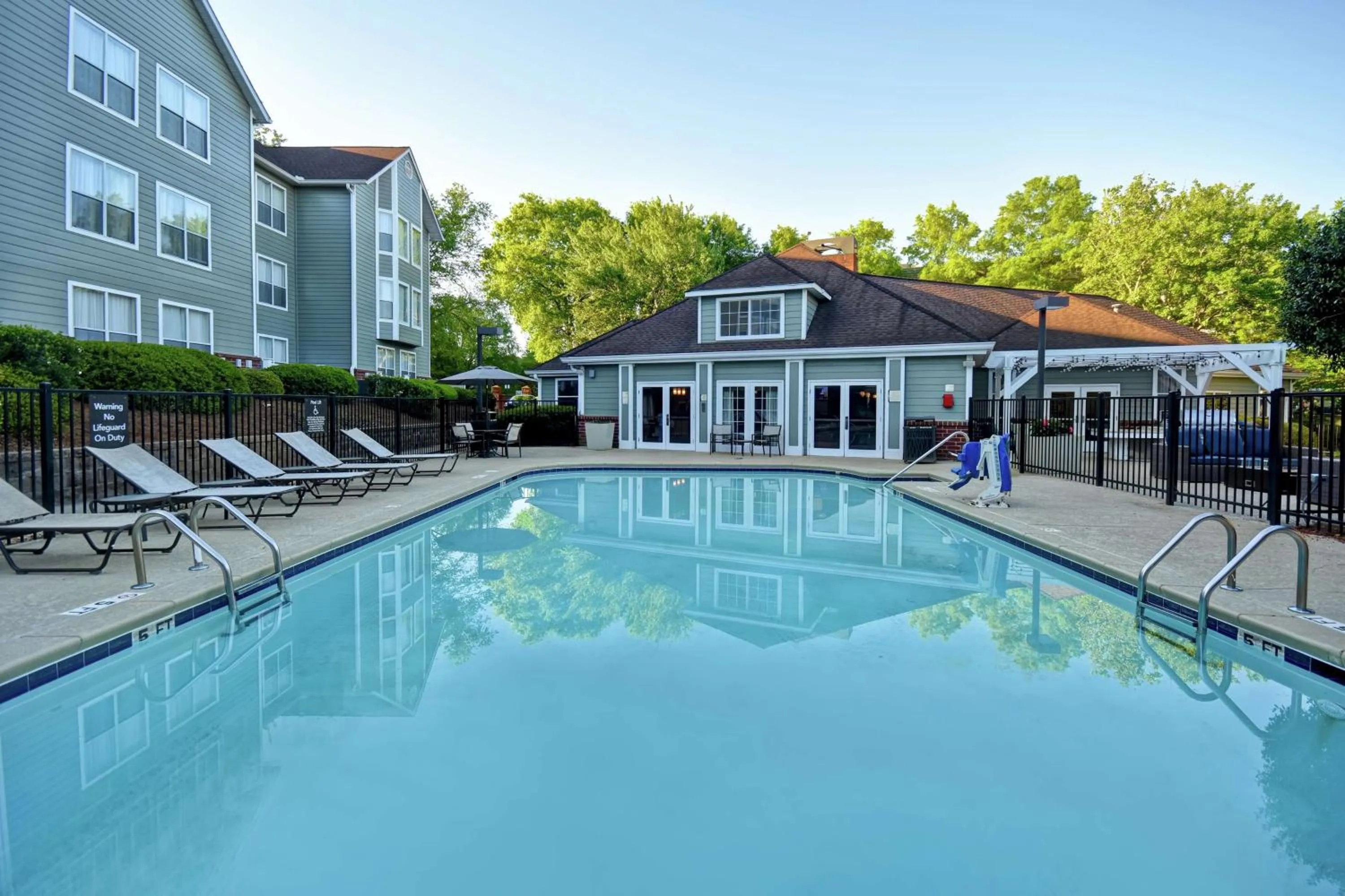Pool view in Homewood Suites by Hilton Atlanta-Galleria/Cumberland
