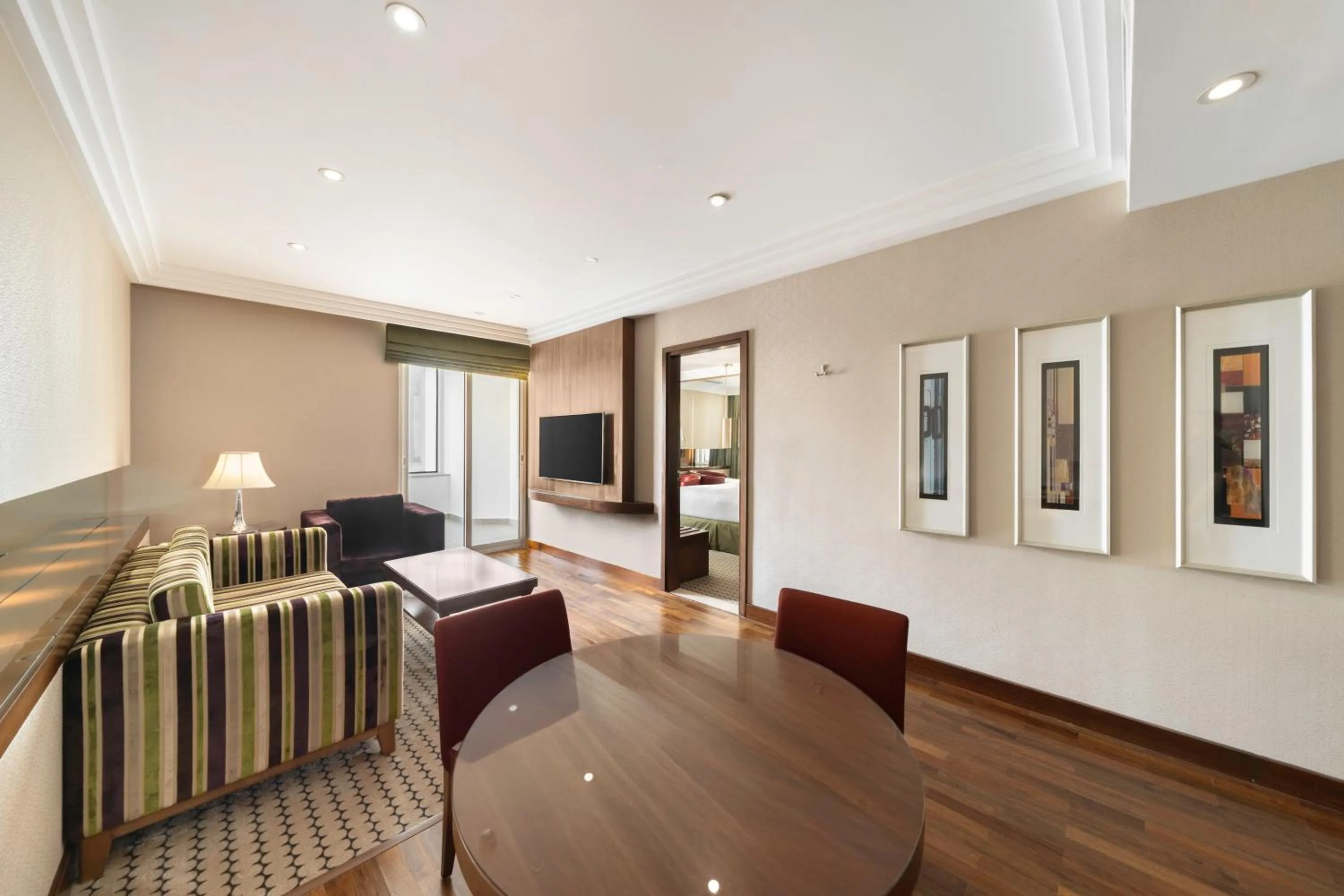 Living room, Bed in Radisson Blu Hotel and Convention Center, Riyadh Minhal