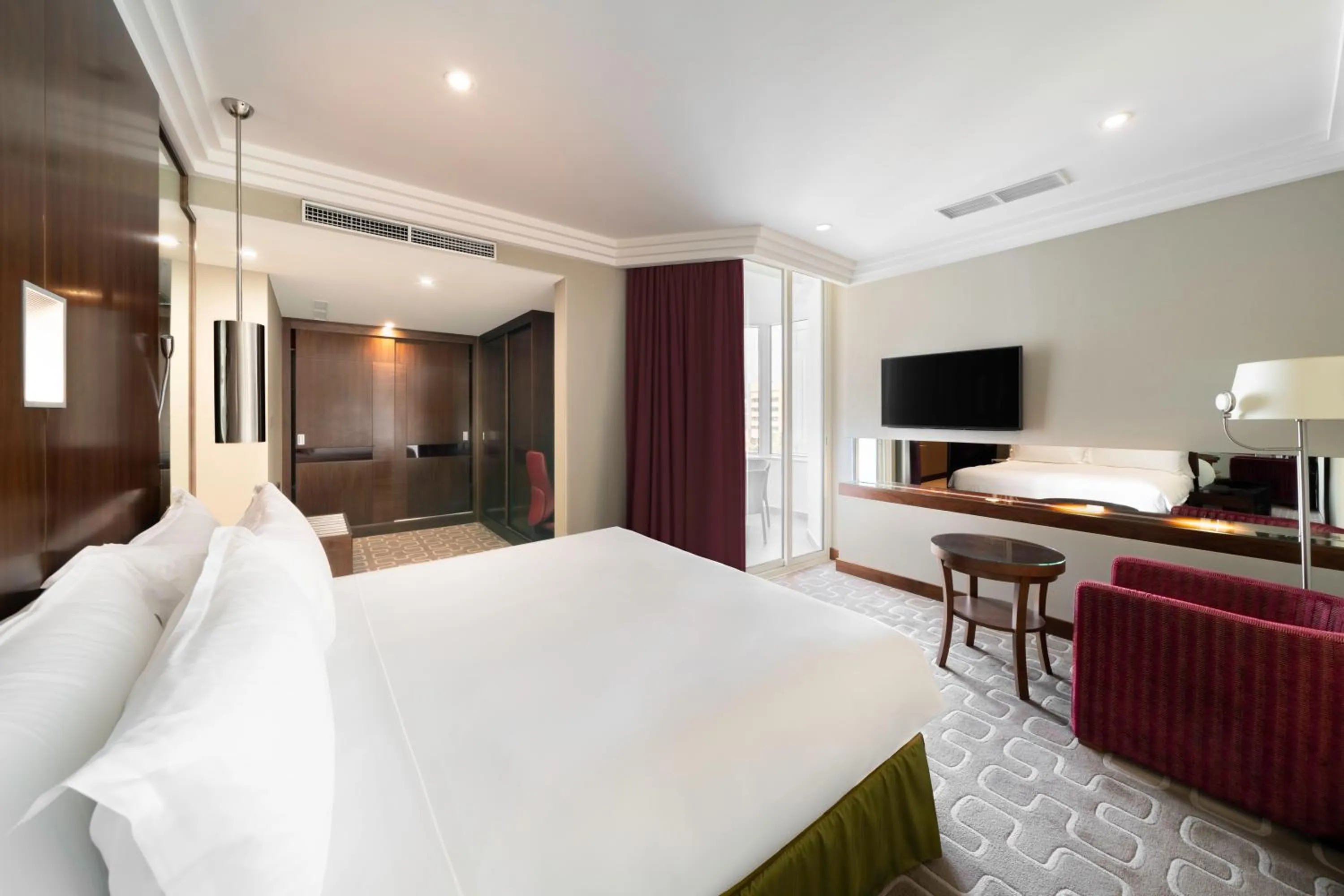 Bedroom, Bed in Radisson Blu Hotel and Convention Center, Riyadh Minhal