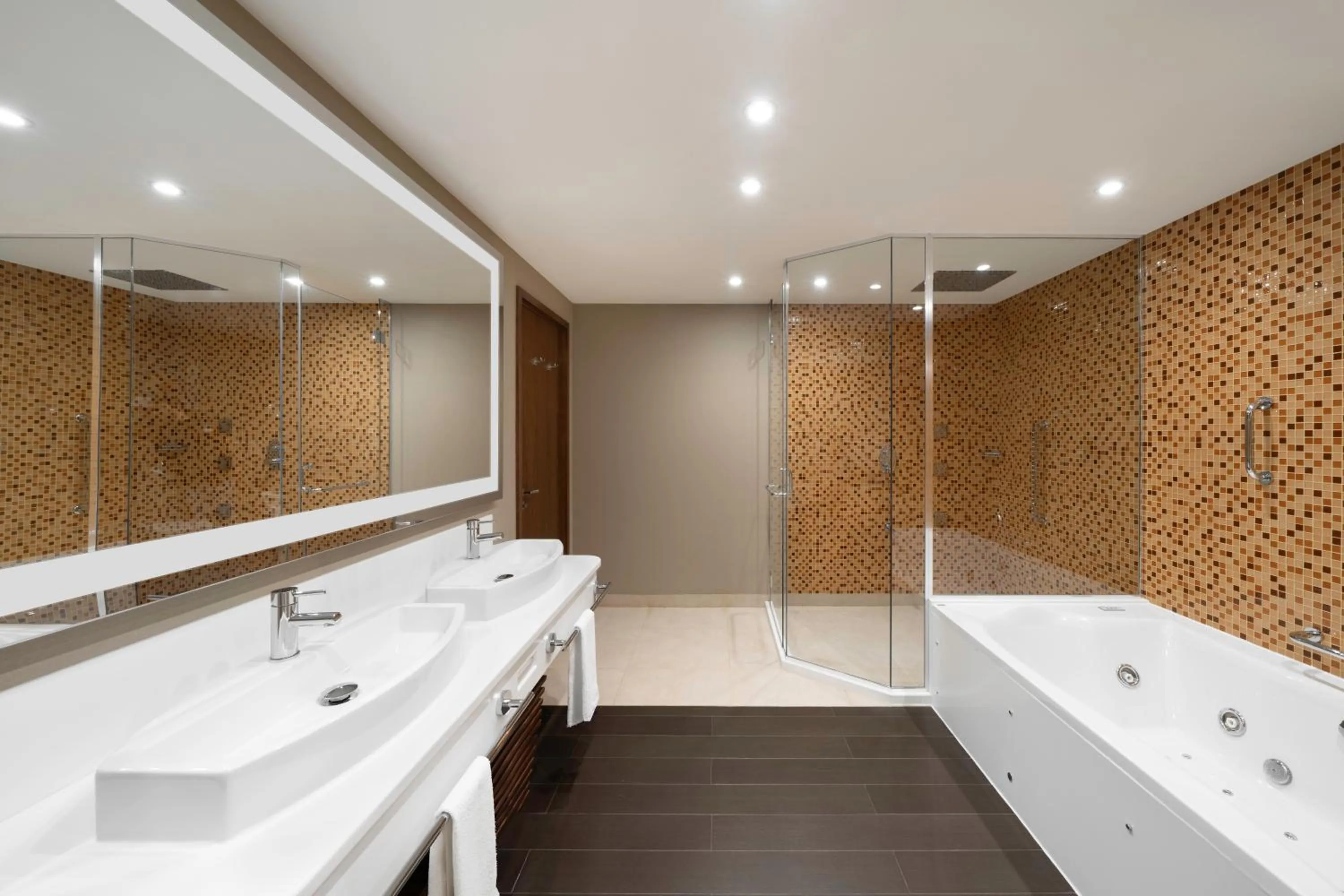 Bathroom in Radisson Blu Hotel and Convention Center, Riyadh Minhal