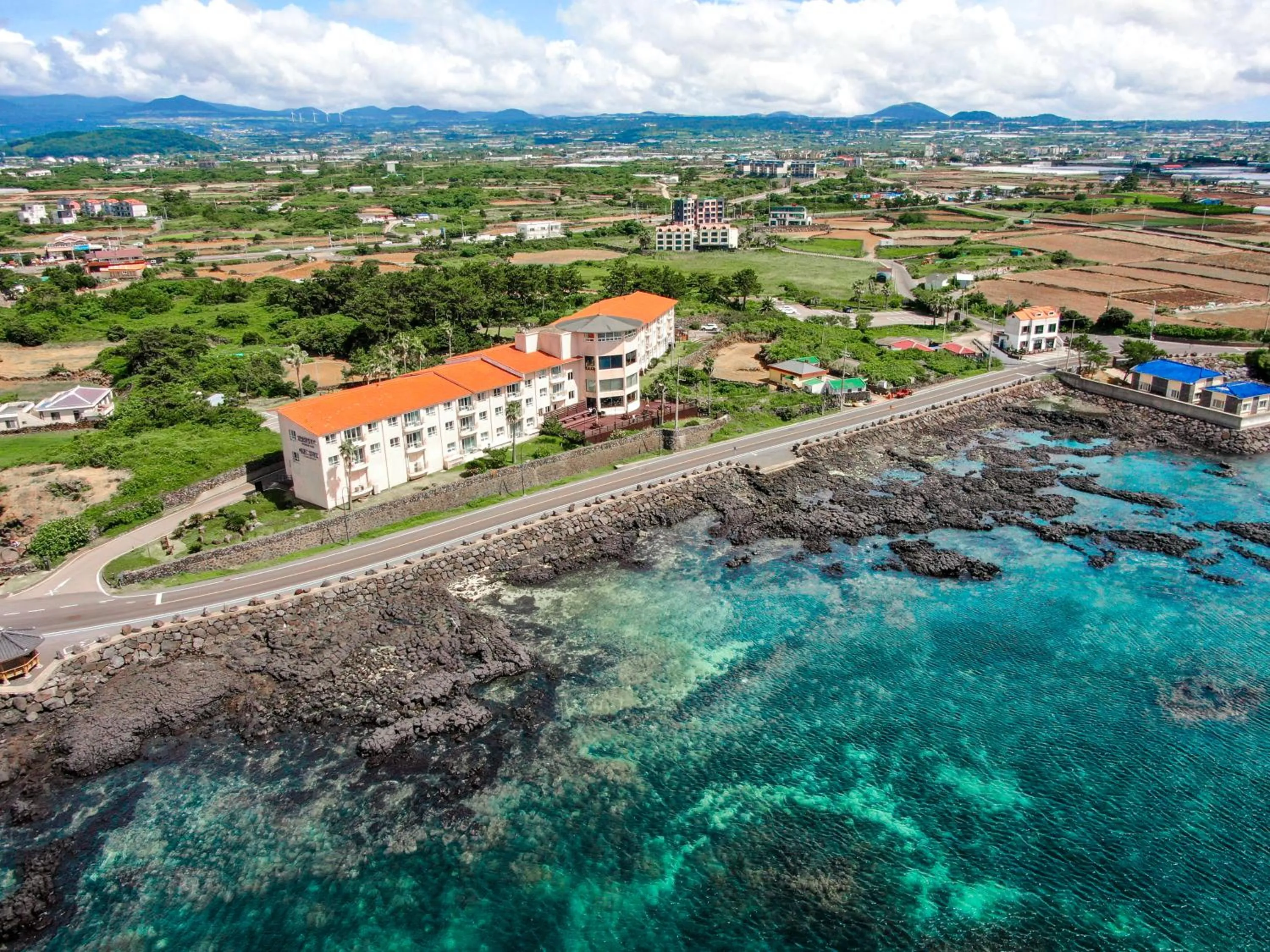 Property building in Kensington Resort Jeju Hanlim