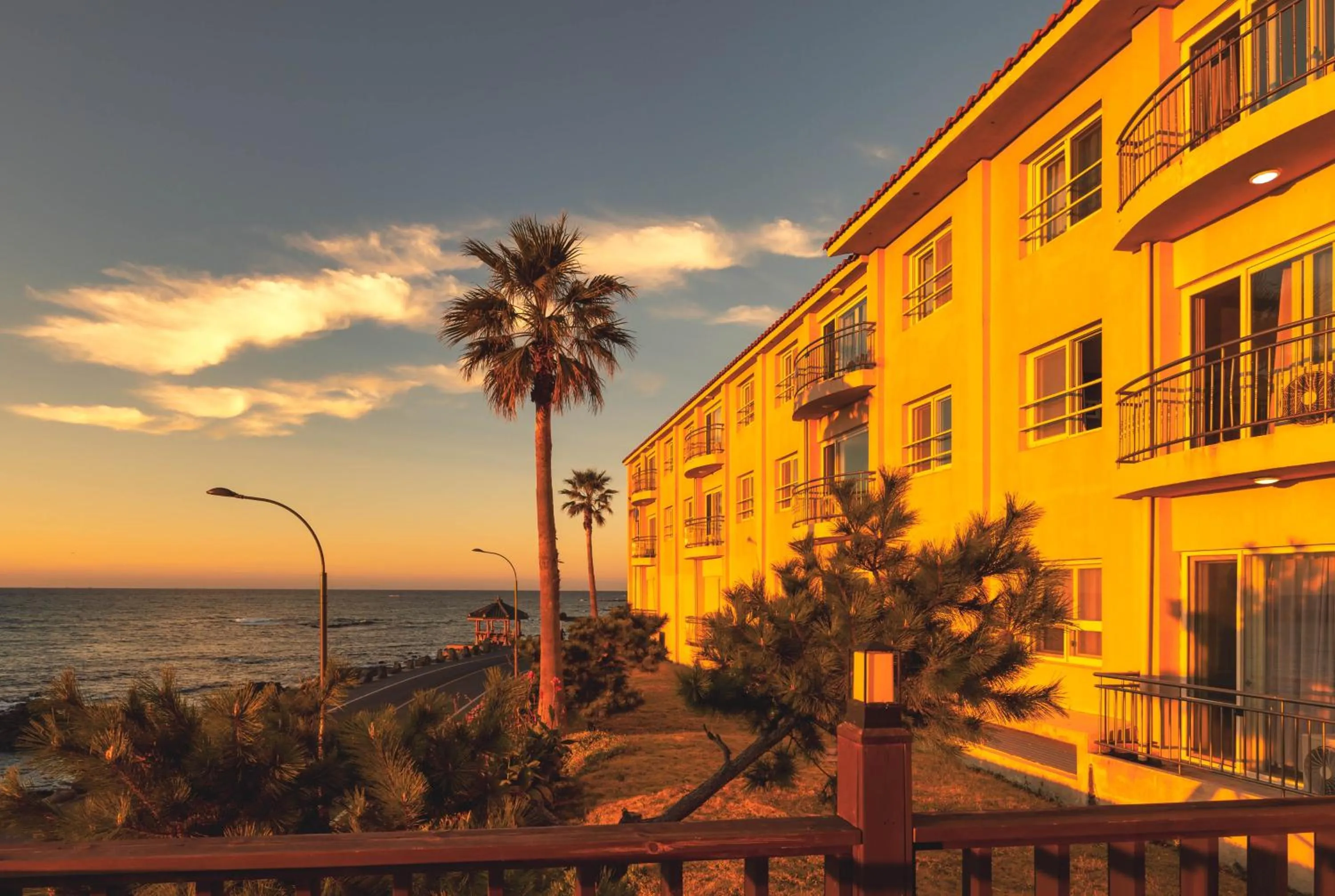 Property building in Kensington Resort Jeju Hanlim