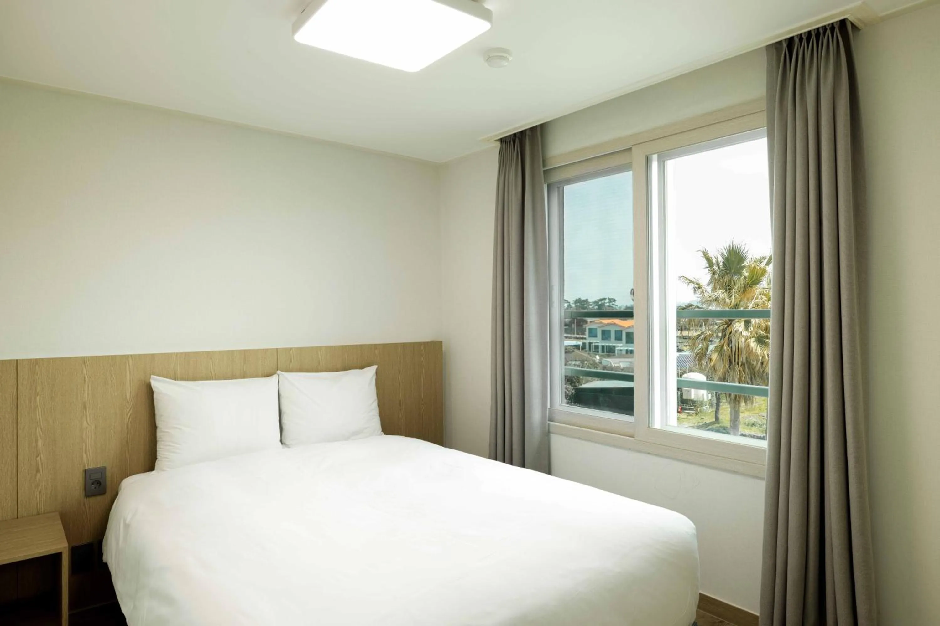 Decorative detail, Bed in Kensington Resort Jeju Hanlim