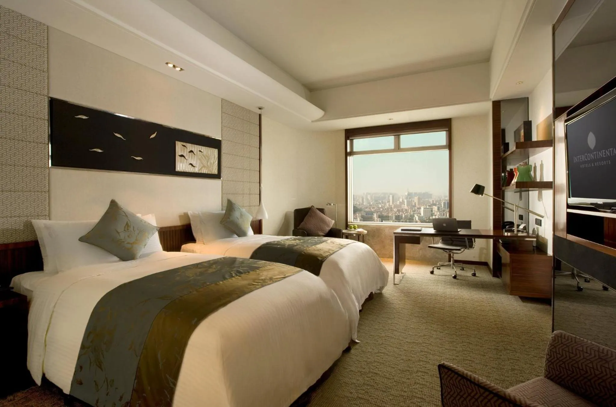 Photo of the whole room, Bed in InterContinental Foshan by IHG