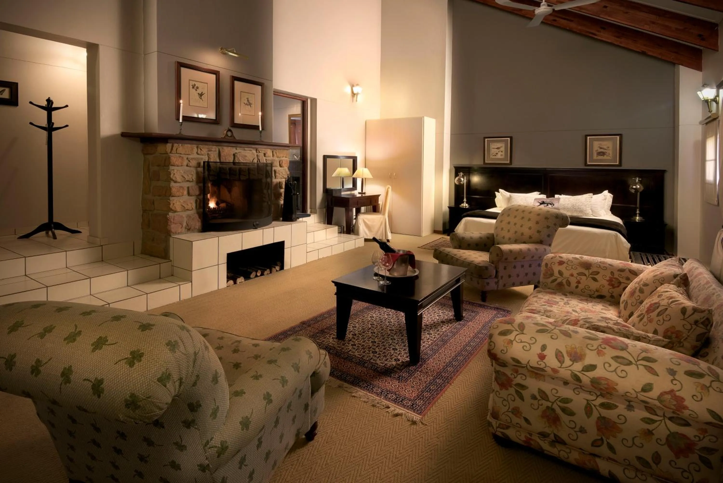 Living room in The Highlander Hotel Dullstroom