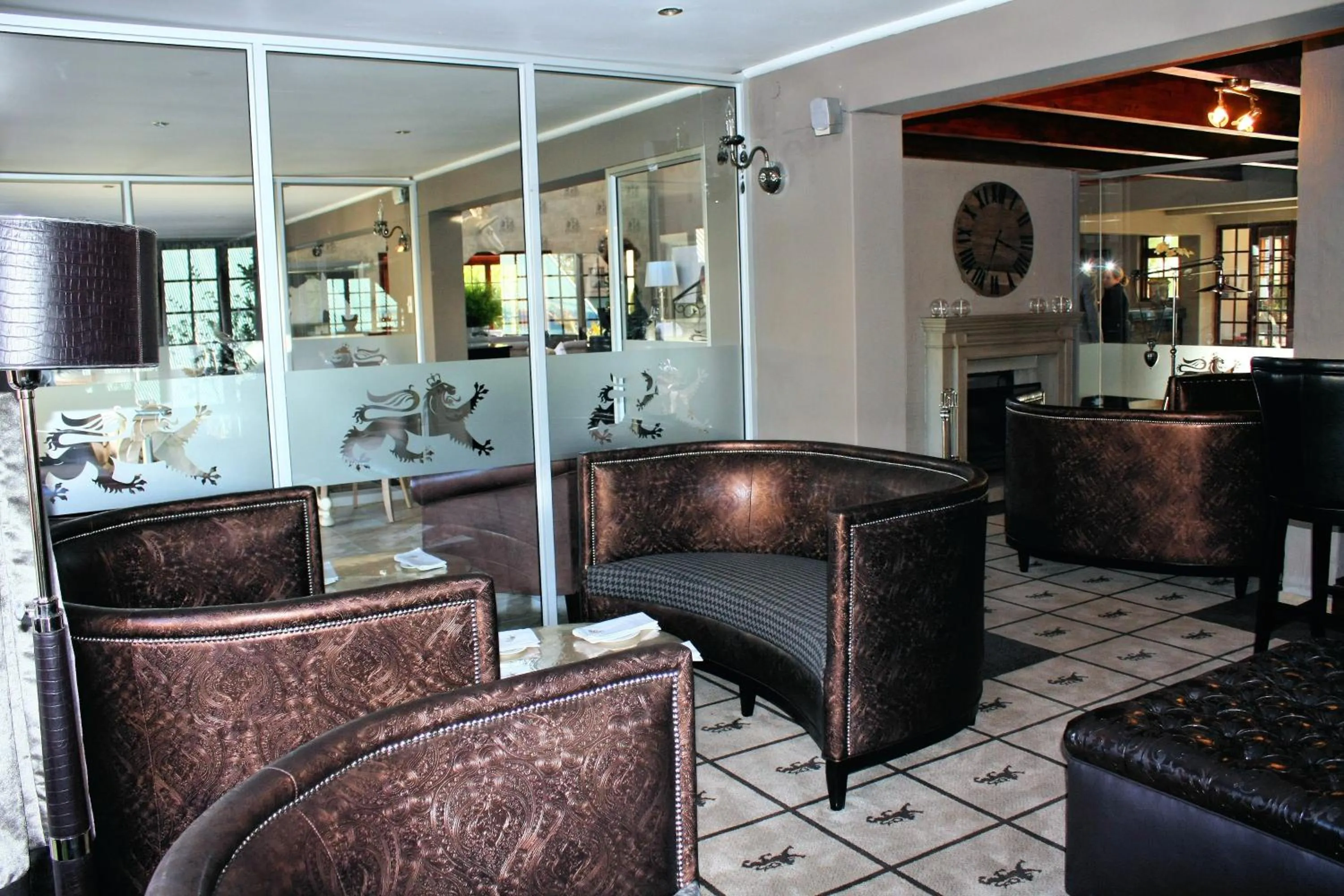 Lounge or bar in The Highlander Hotel Dullstroom