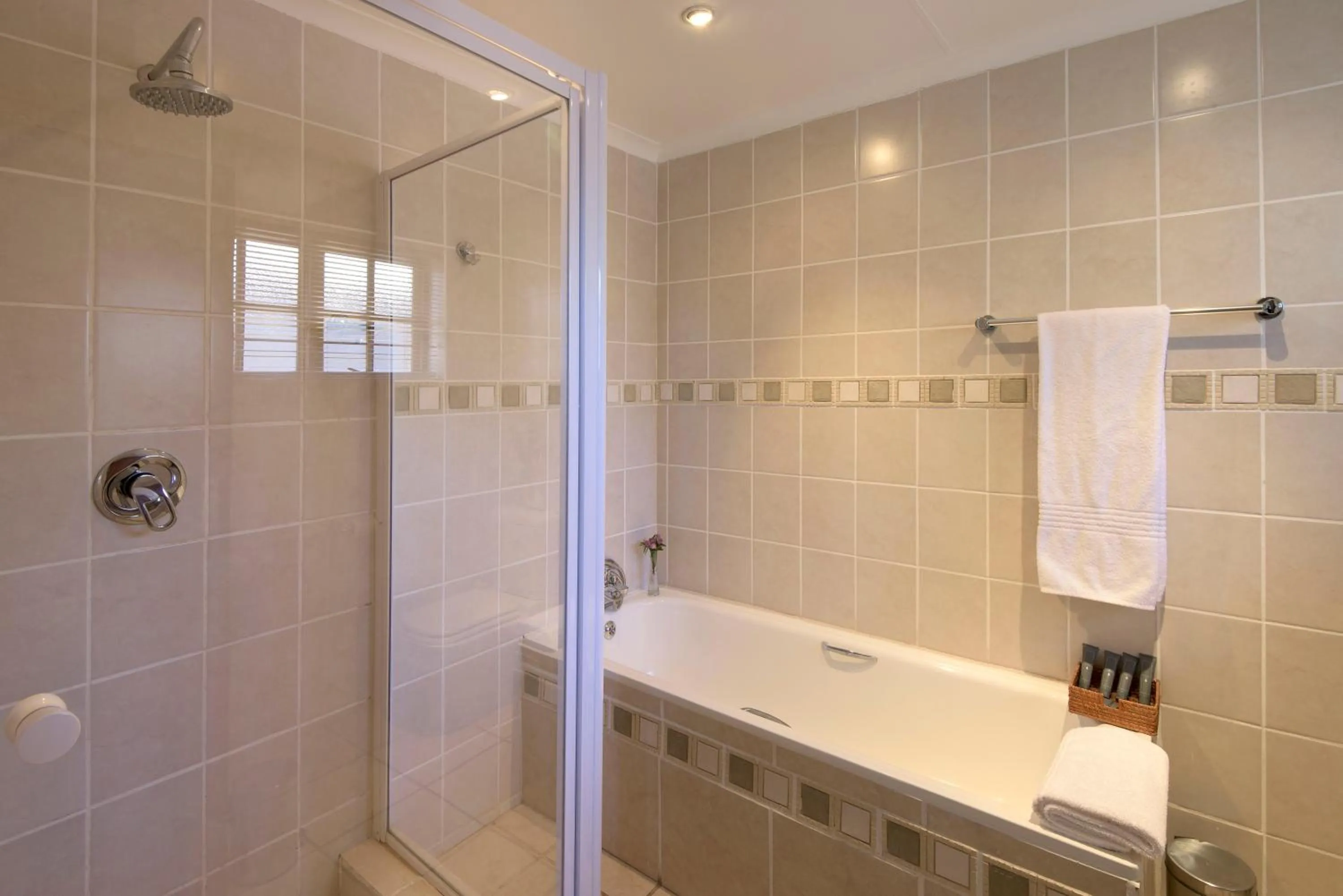 Bathroom in The Highlander Hotel Dullstroom