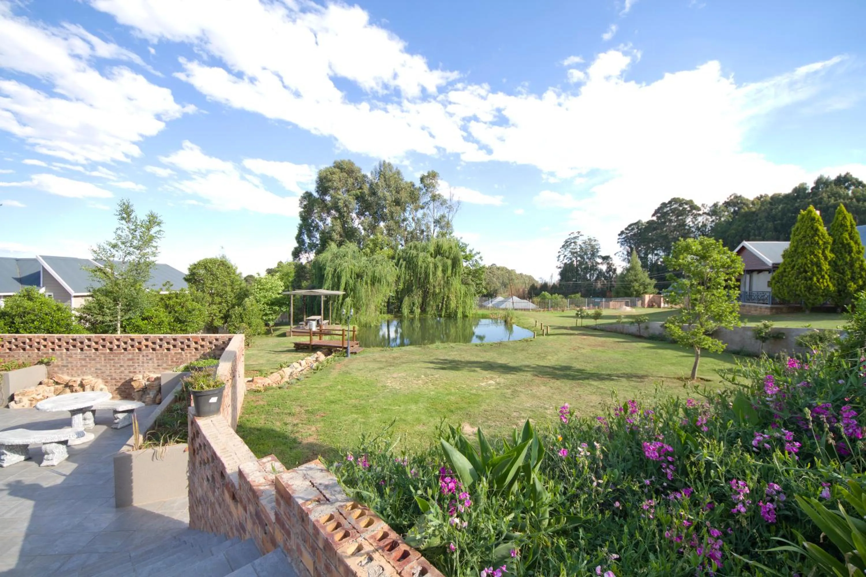 Garden in The Highlander Hotel Dullstroom