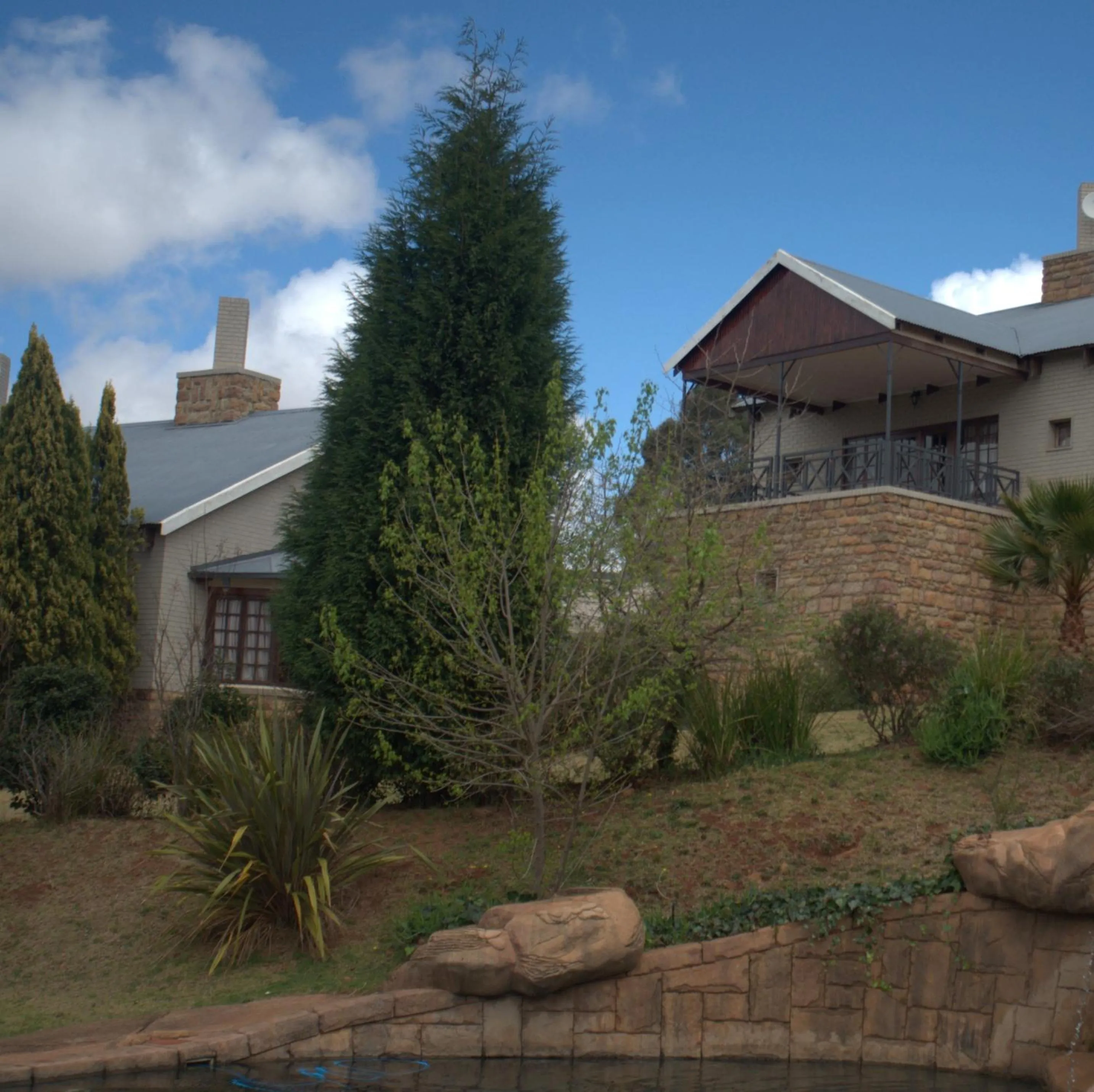 Garden view in The Highlander Hotel Dullstroom