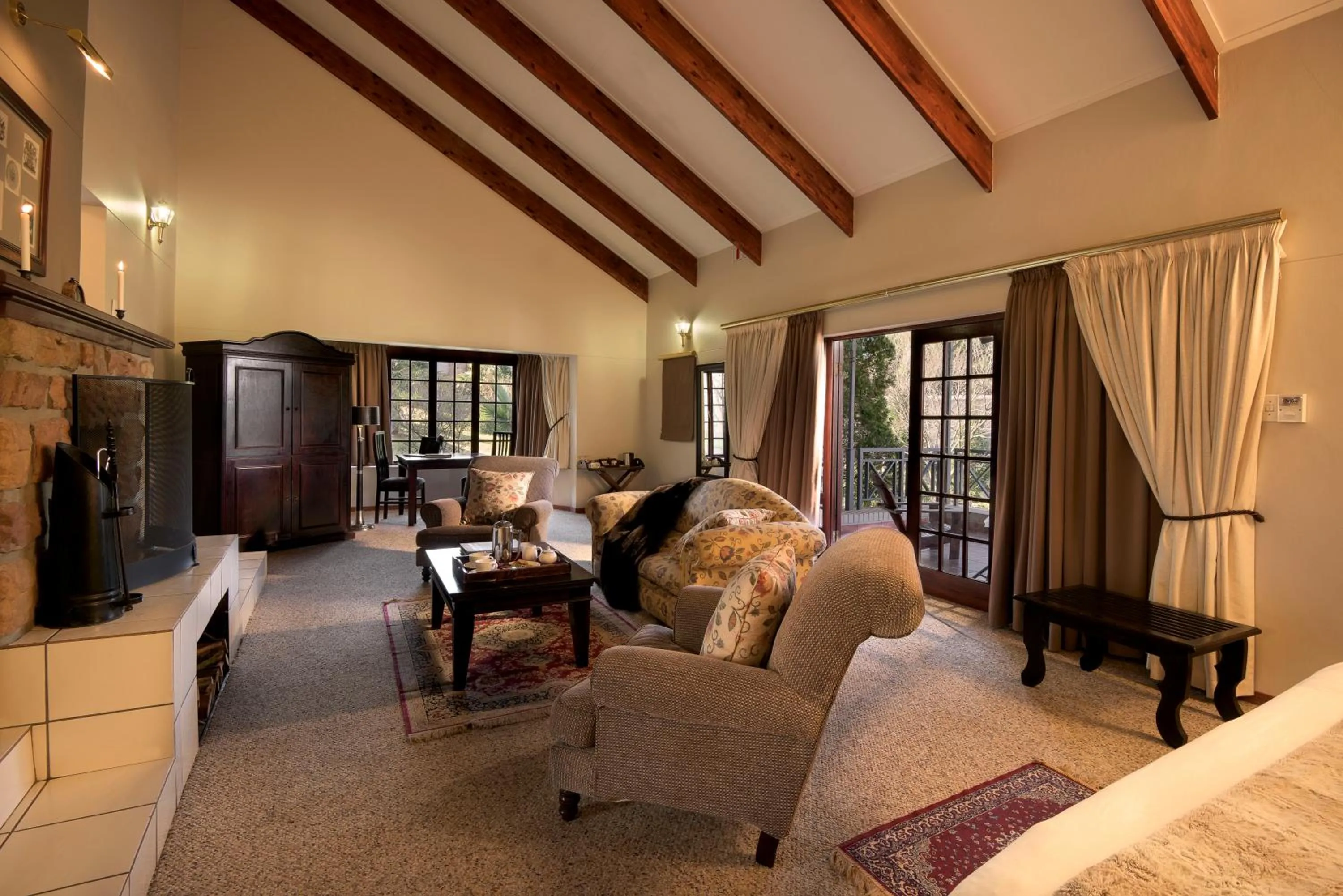 Living room in The Highlander Hotel Dullstroom
