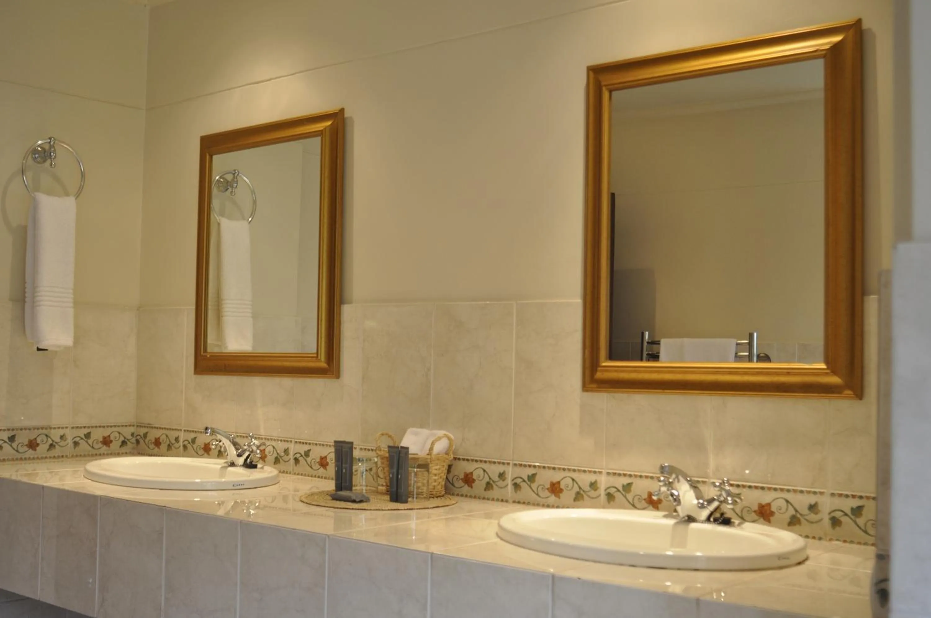 Bathroom in The Highlander Hotel Dullstroom