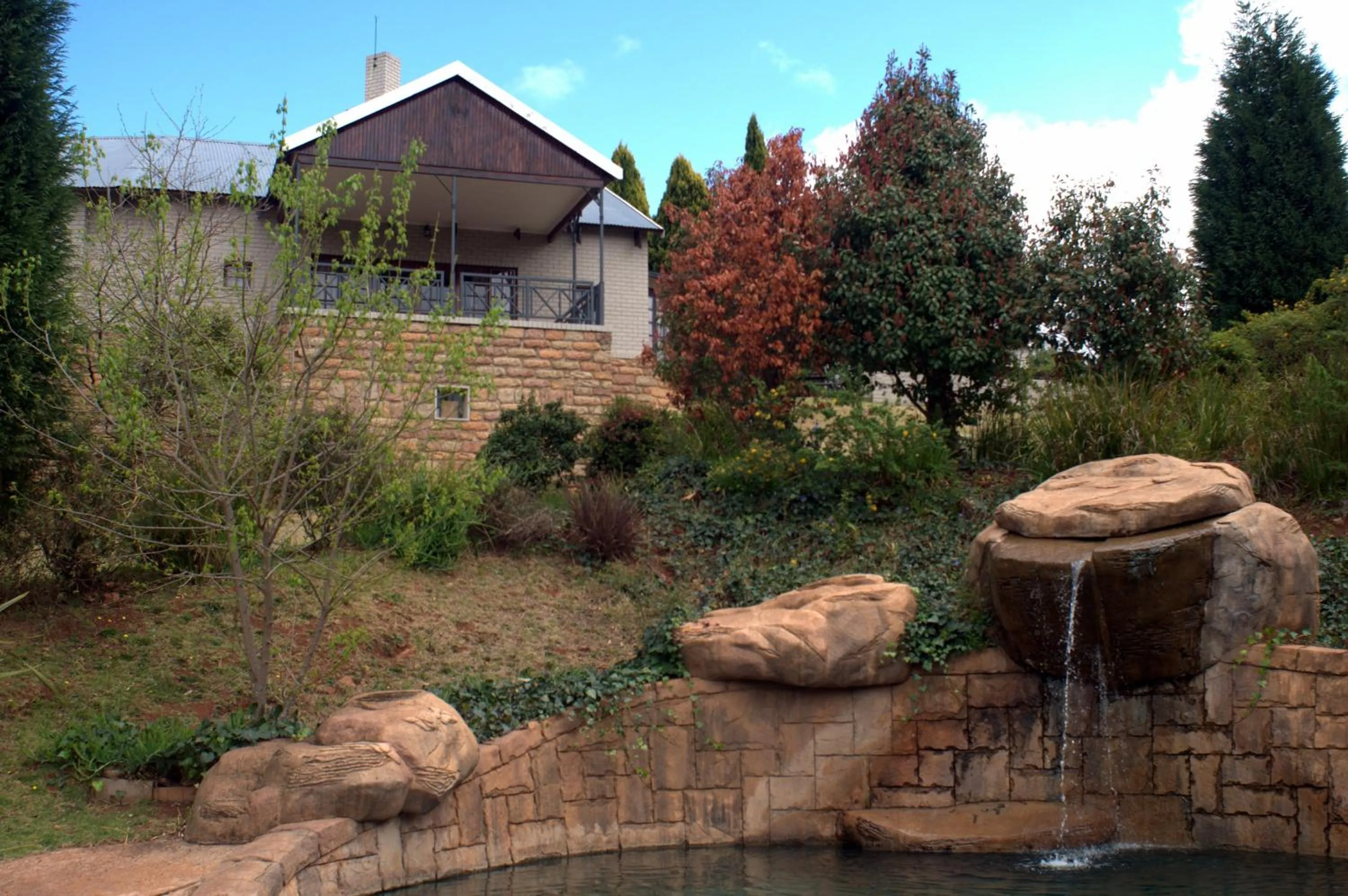 Garden in The Highlander Hotel Dullstroom