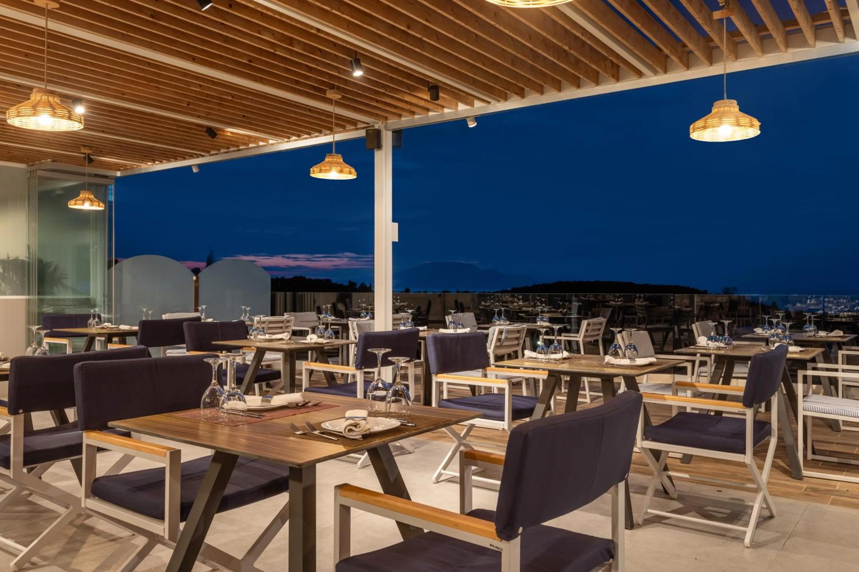 Restaurant/places to eat in Hotel St John Villas