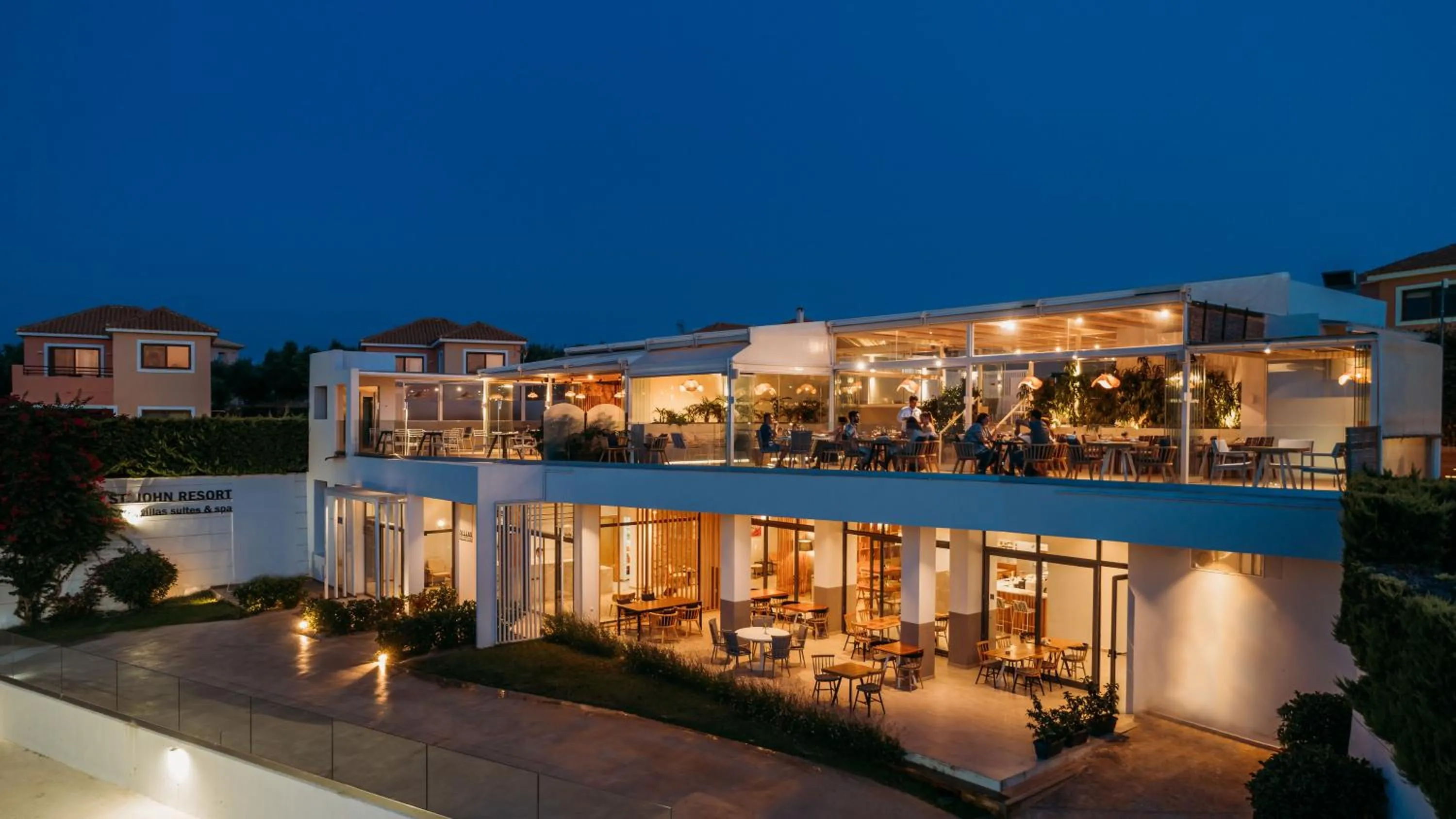 Restaurant/places to eat in Hotel St John Villas