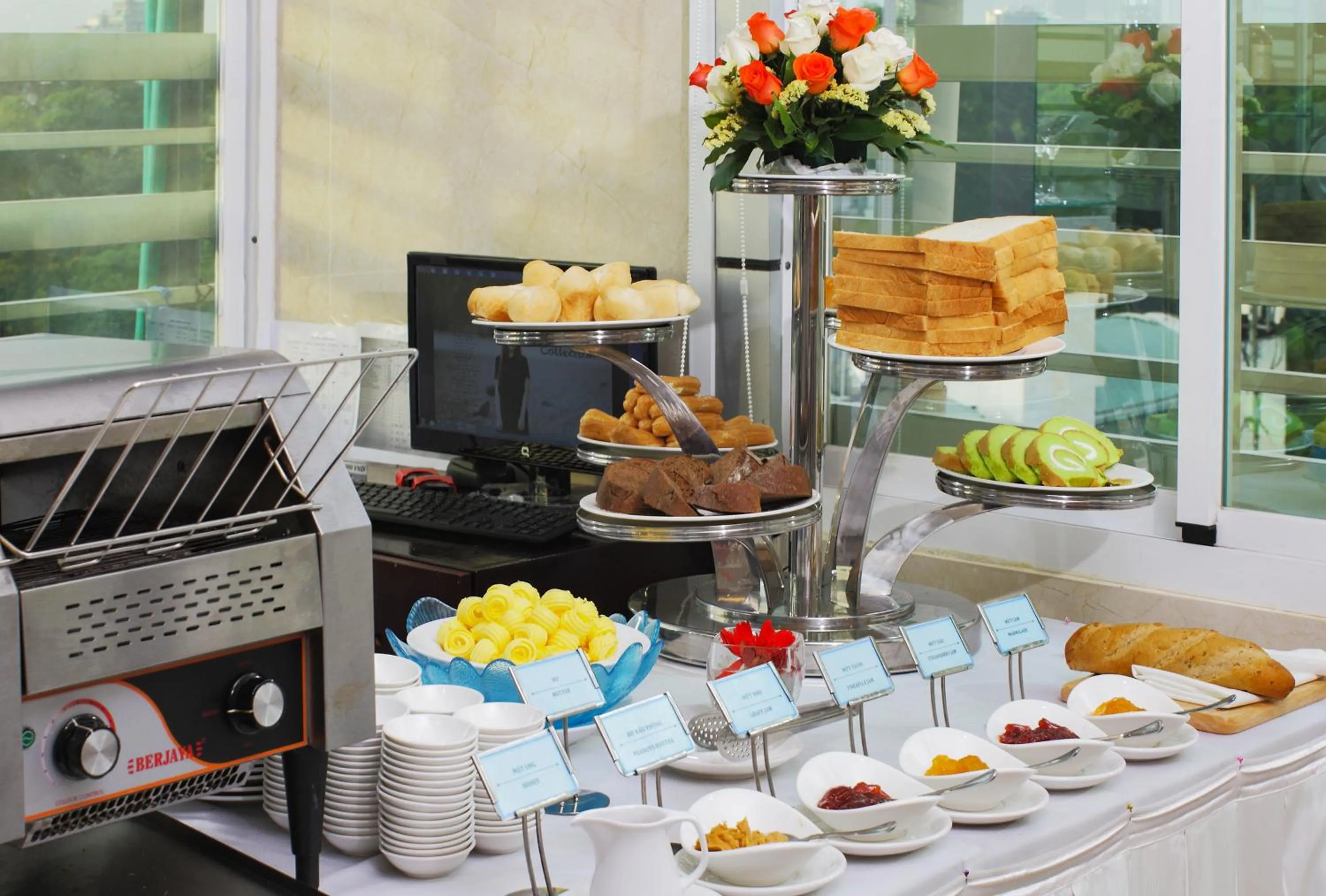 Restaurant/places to eat in Aristo Saigon Hotel