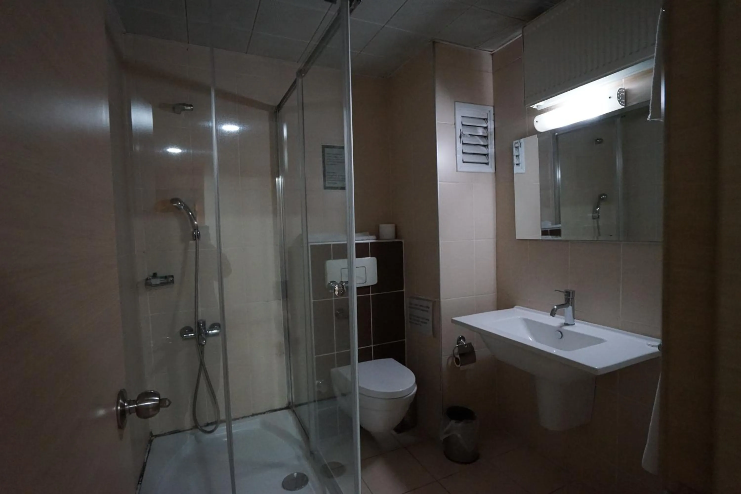 Shower in Yalihan Ari Hotel