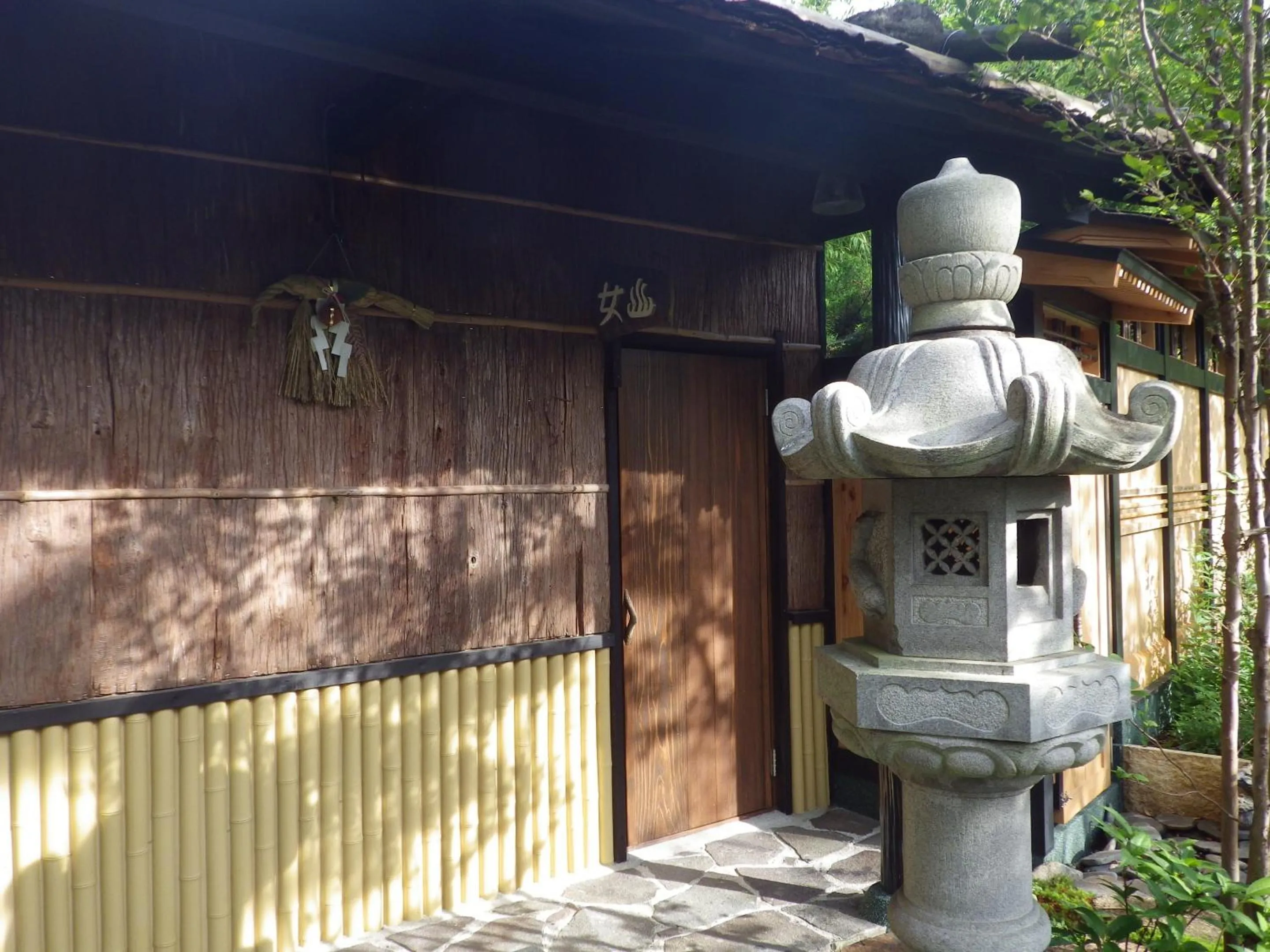 Area and facilities in Kosenkaku Yoshinoya