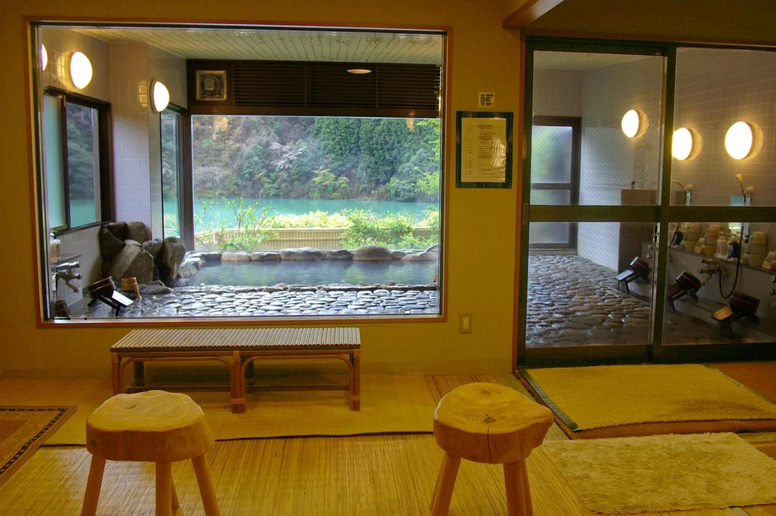 Hot Spring Bath in Kosenkaku Yoshinoya