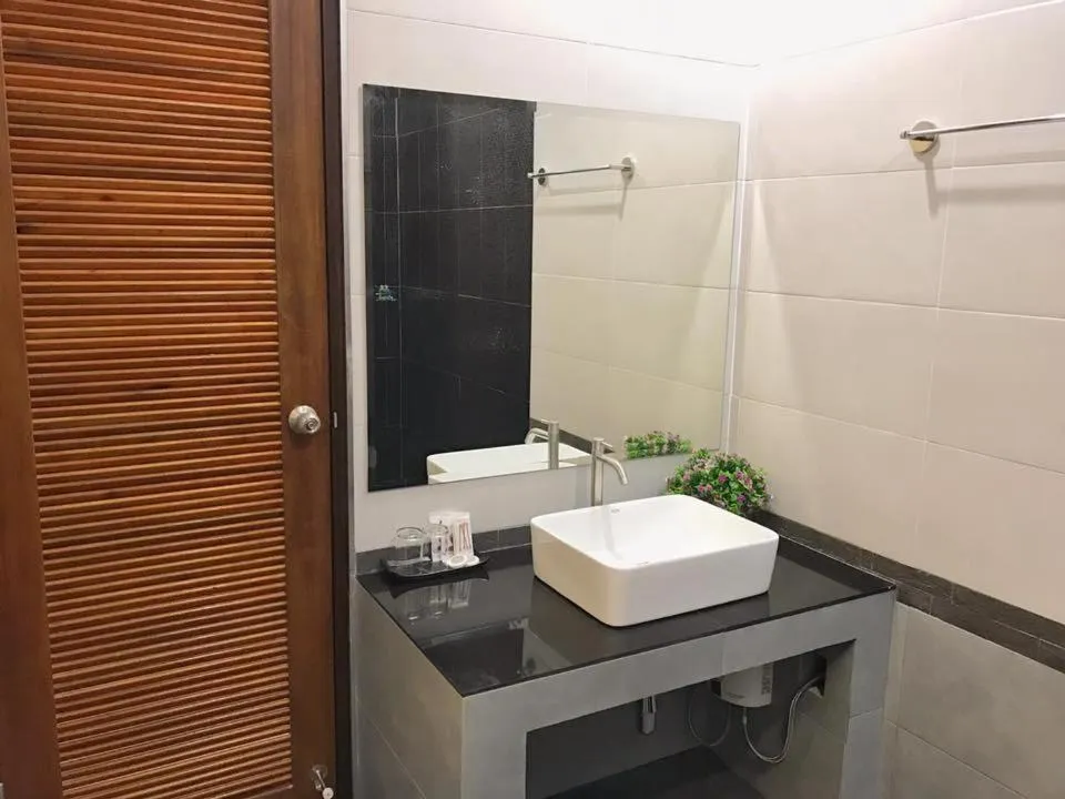 Bathroom in Verona Lanta Resort