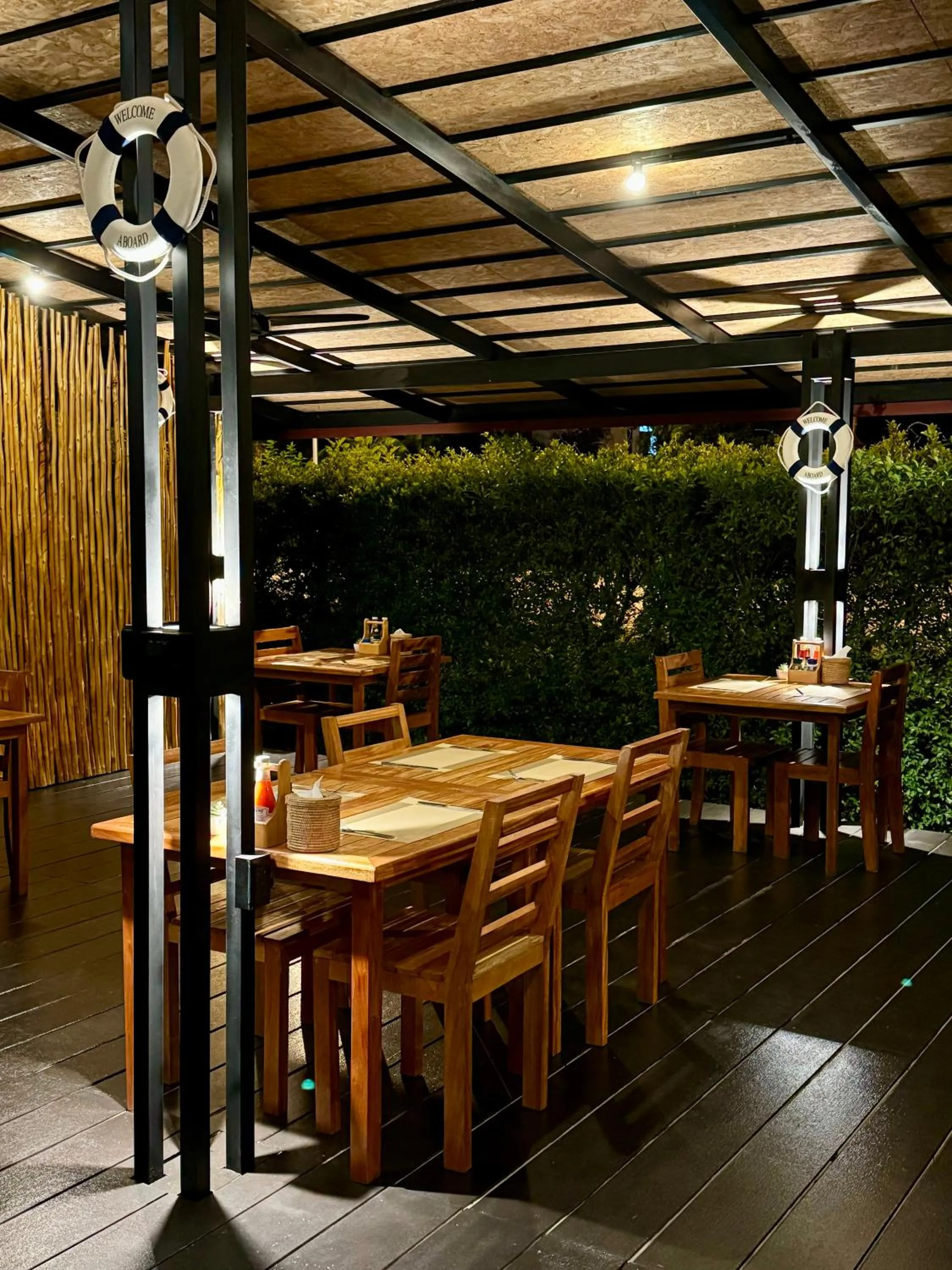 Restaurant/places to eat in Verona Lanta Resort