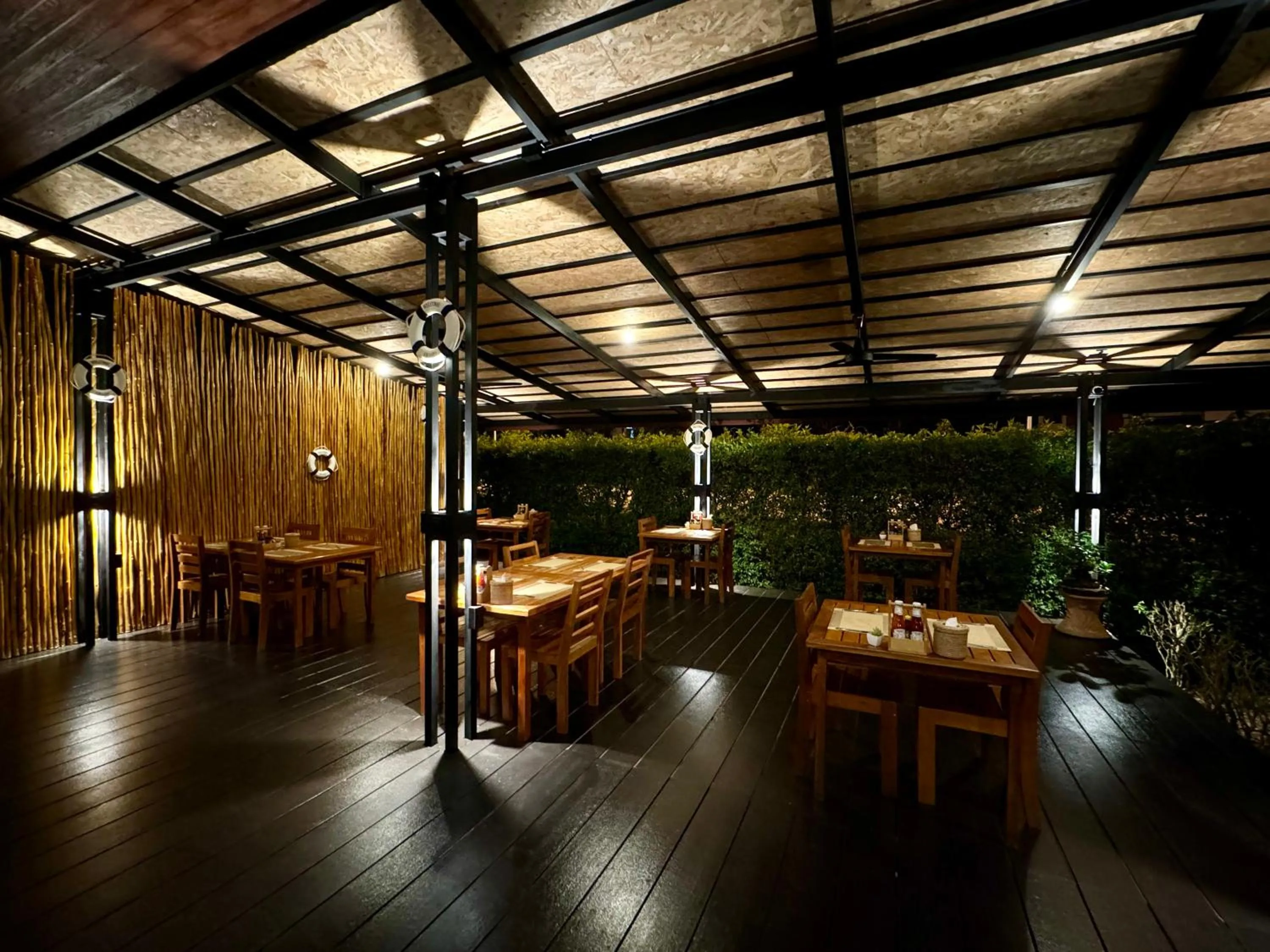 Restaurant/places to eat in Verona Lanta Resort