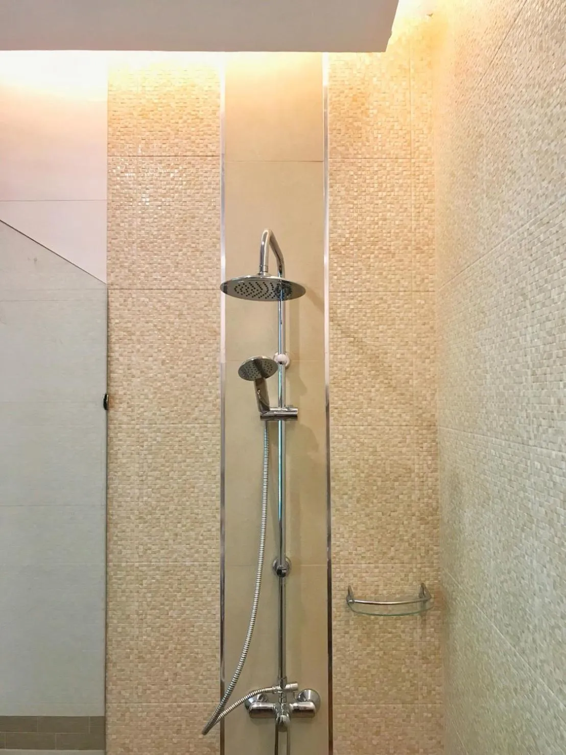 Shower in Verona Lanta Resort