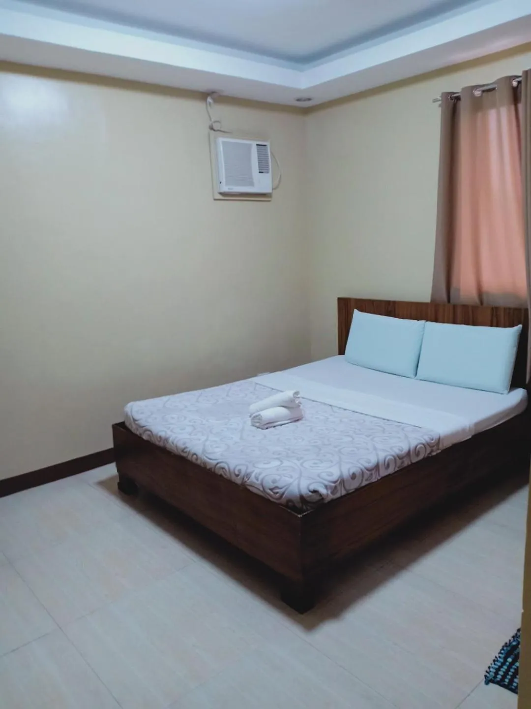 Bed in East Square Inn