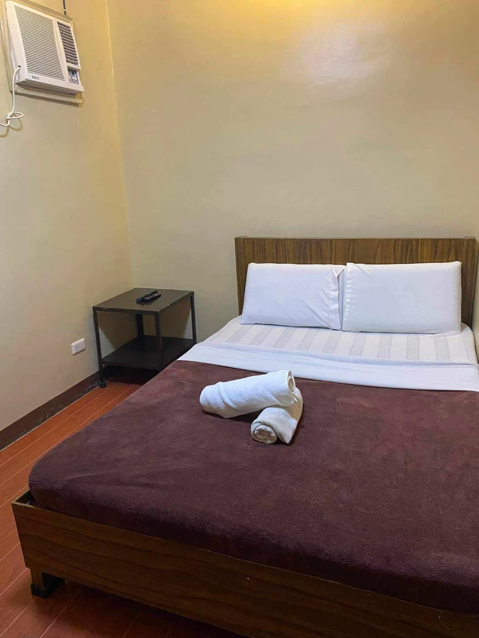 Bed in East Square Inn