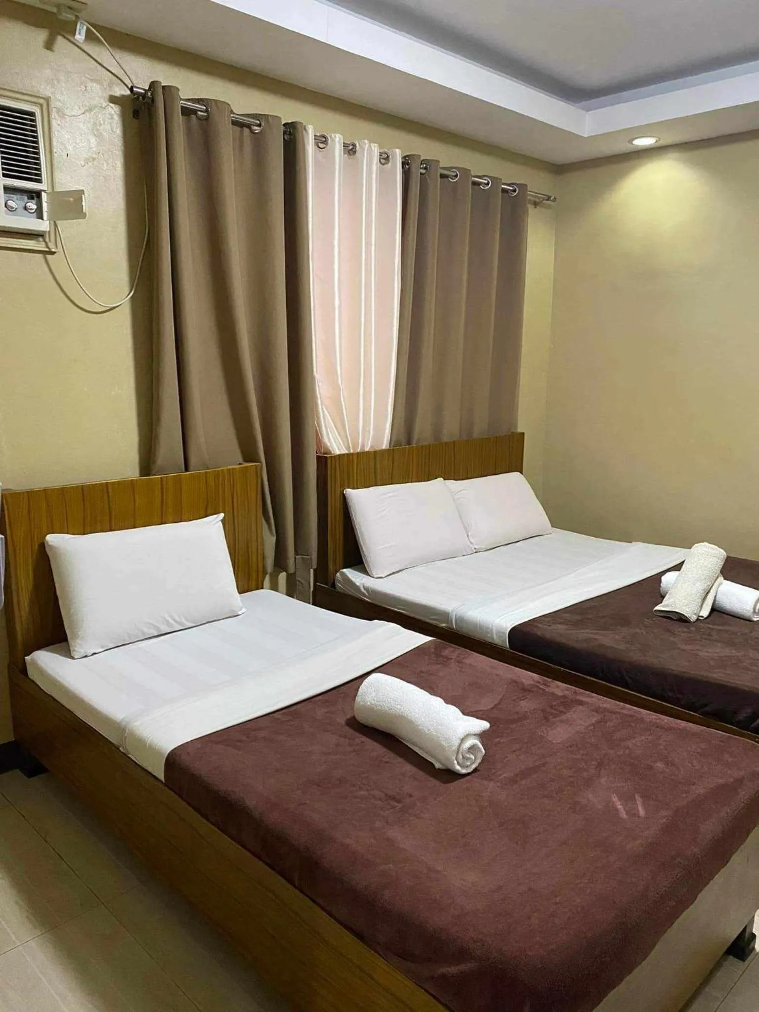 Bed in East Square Inn