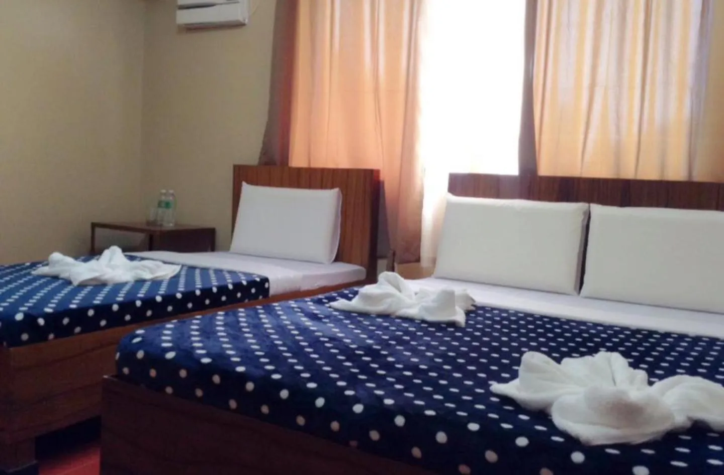 Bed in East Square Inn