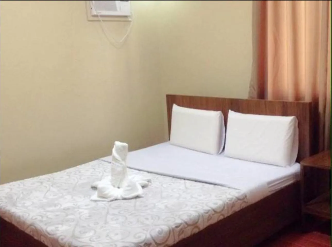 Bed in East Square Inn