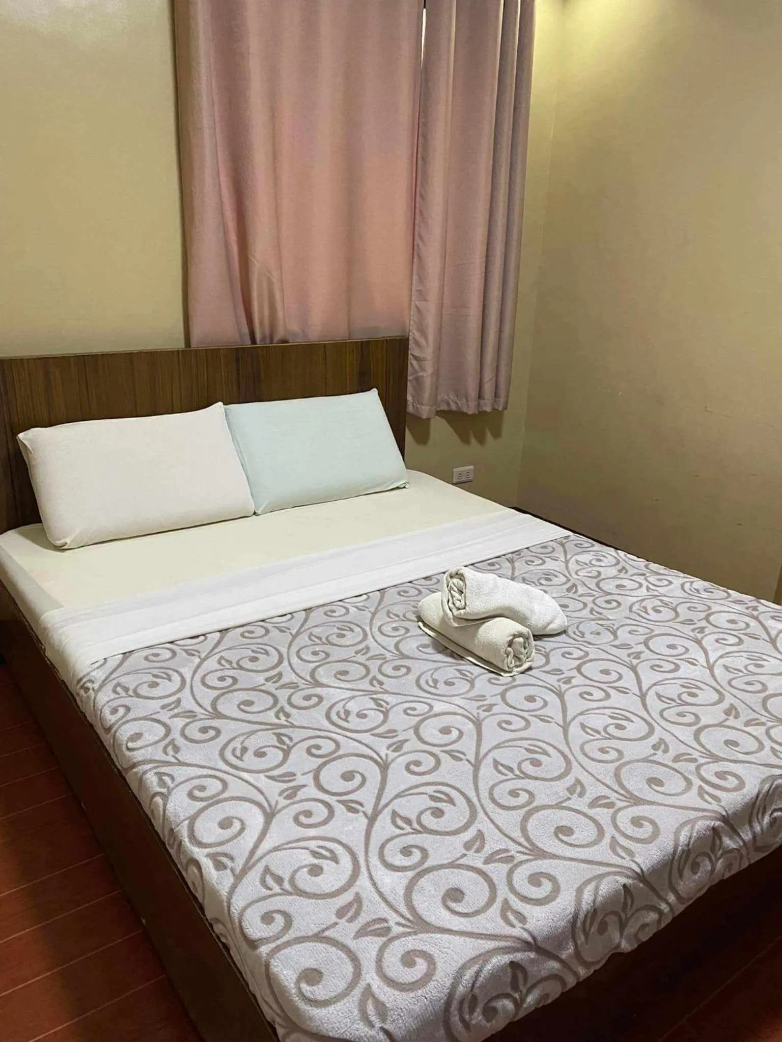 Bed in East Square Inn