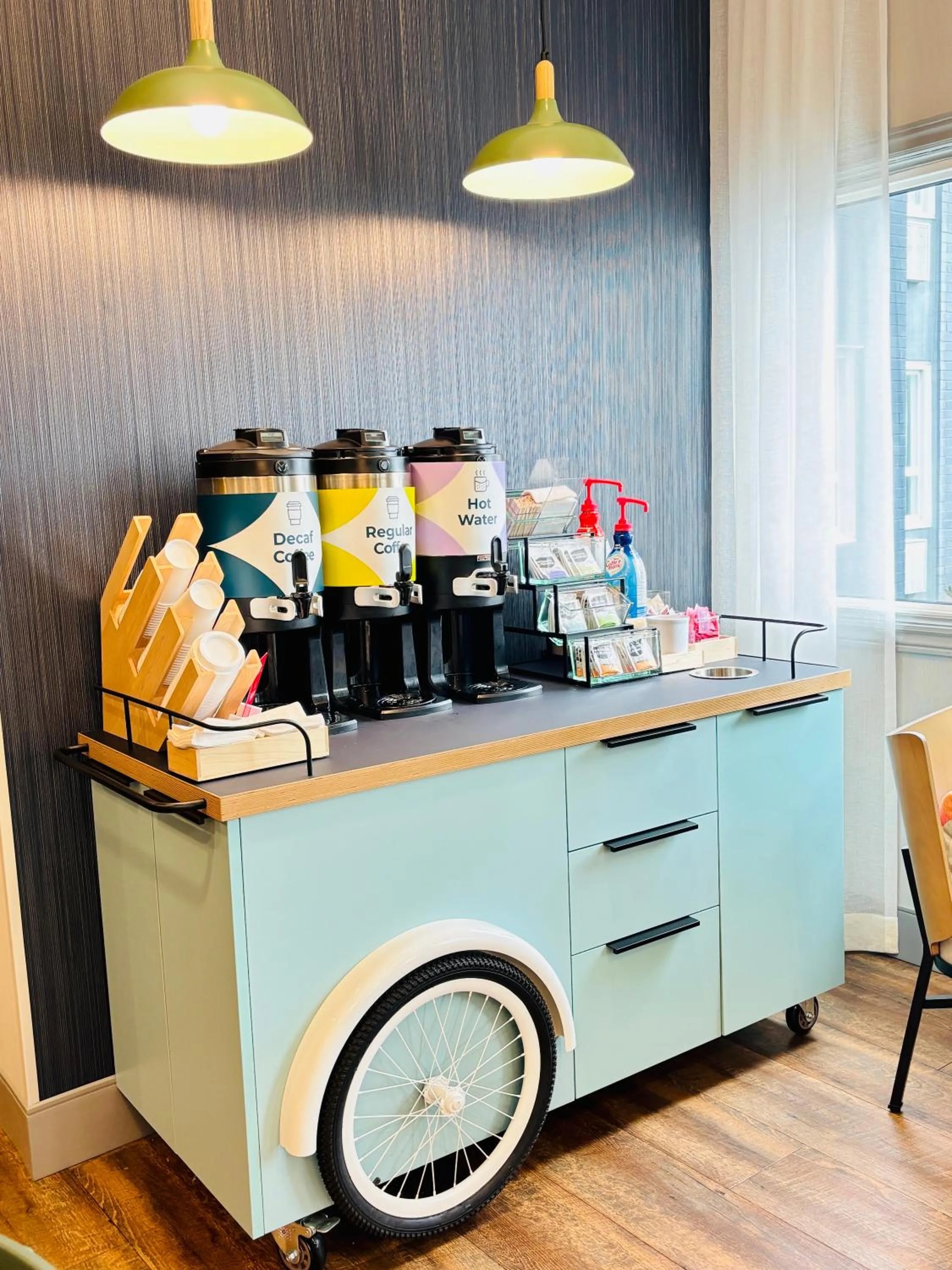 Coffee/tea facilities in Spark by Hilton Toronto Mississauga