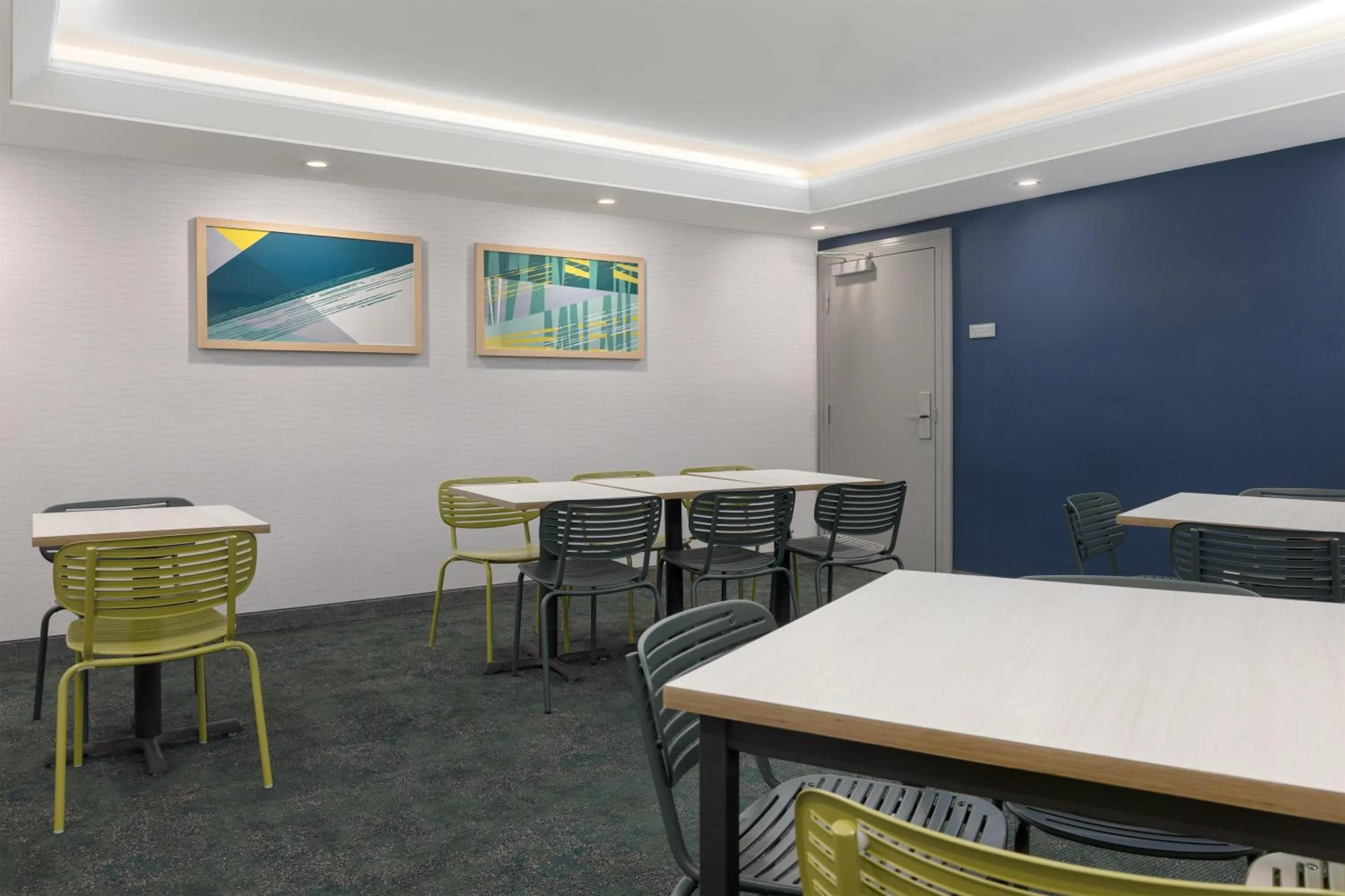 Meeting/conference room in Spark by Hilton Toronto Mississauga