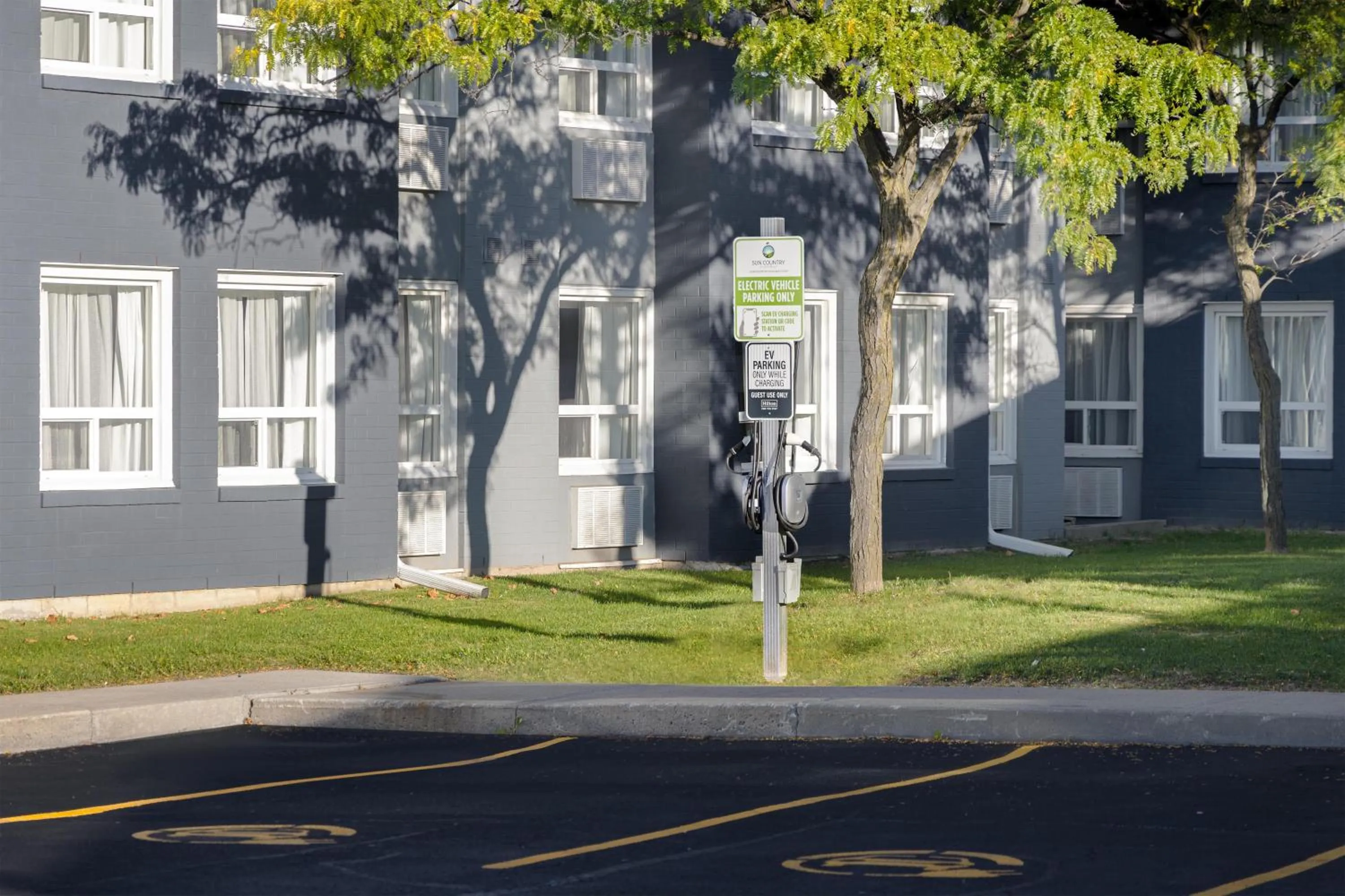 Property building in Spark by Hilton Toronto Mississauga